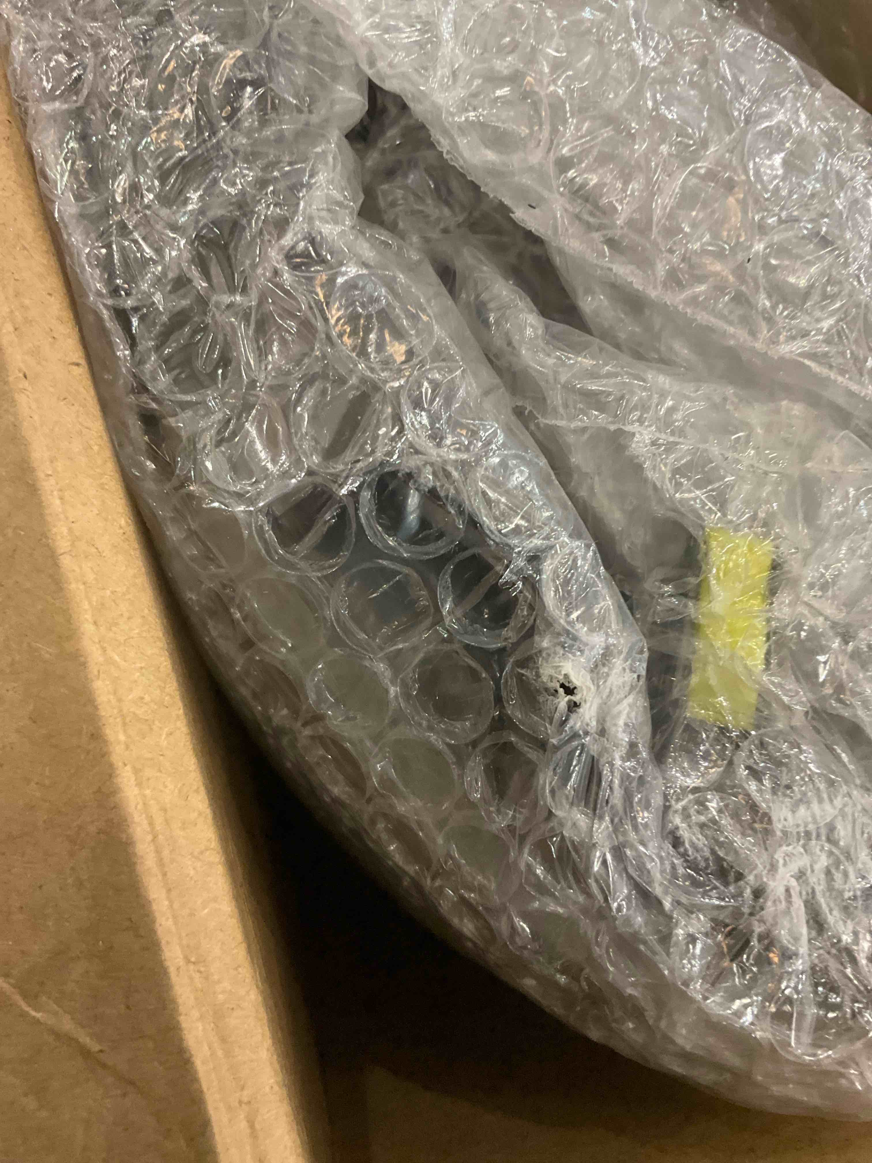 https://s3.amazonaws.com/lotting-images-prod/bidfta/EXS00997708_1704911164590.jpeg