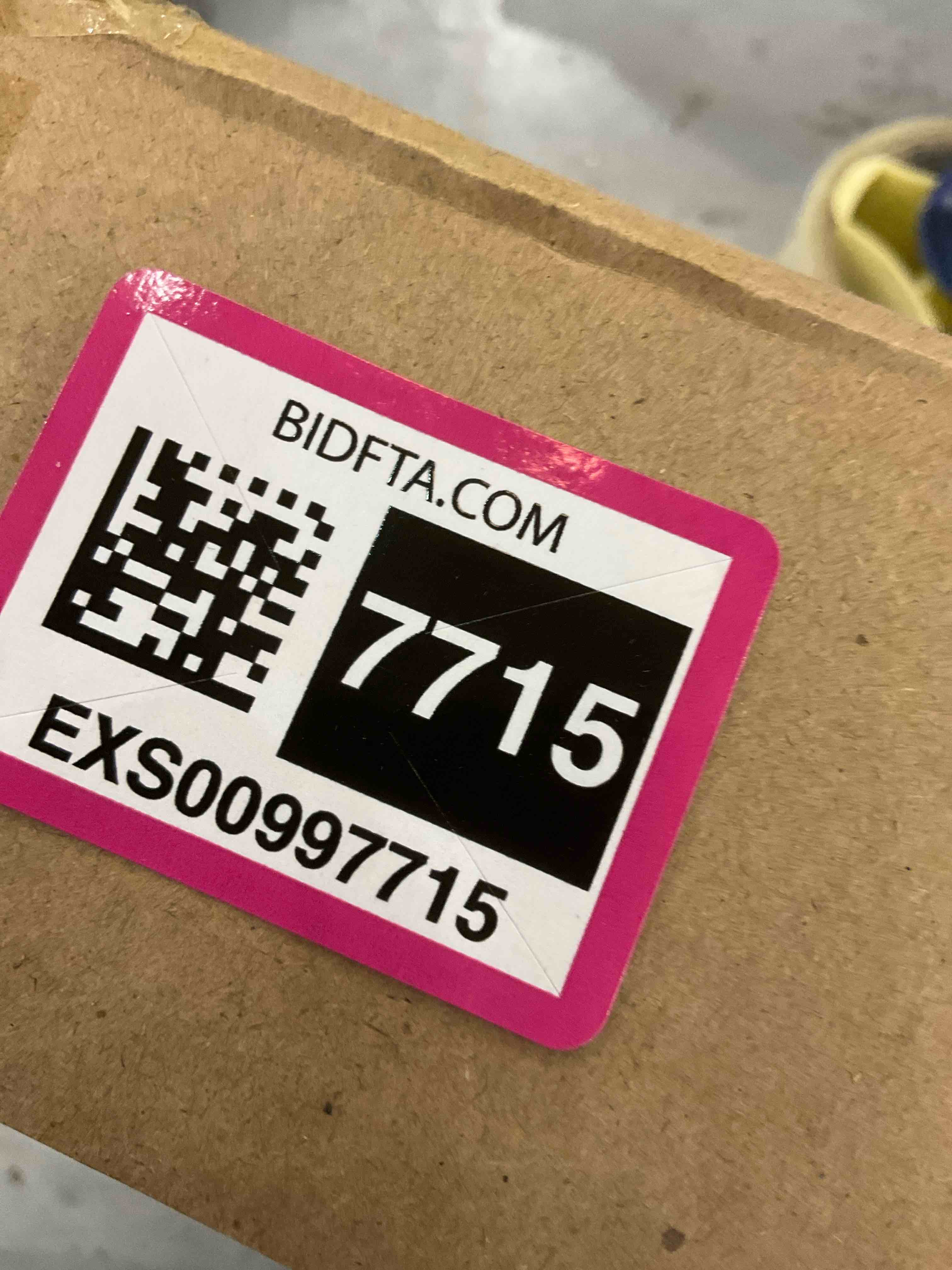 https://s3.amazonaws.com/lotting-images-prod/bidfta/EXS00997715_1704912288468.jpeg
