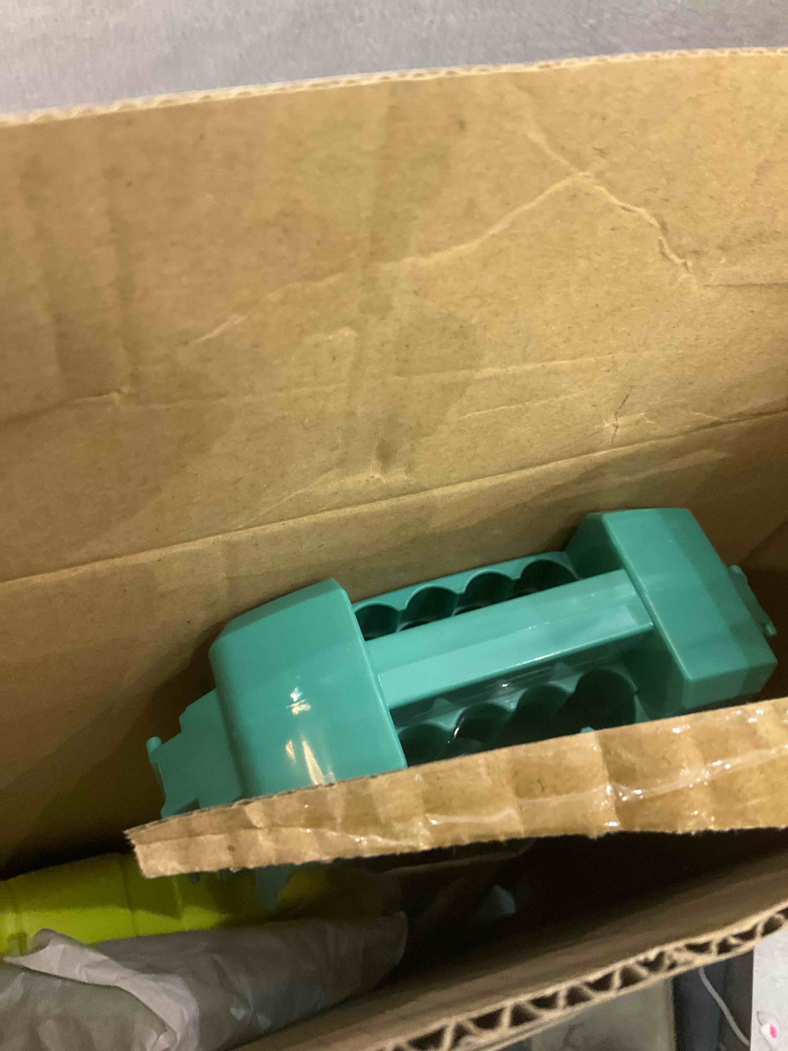 https://s3.amazonaws.com/lotting-images-prod/bidfta/EXS00997715_1704912325388.jpeg