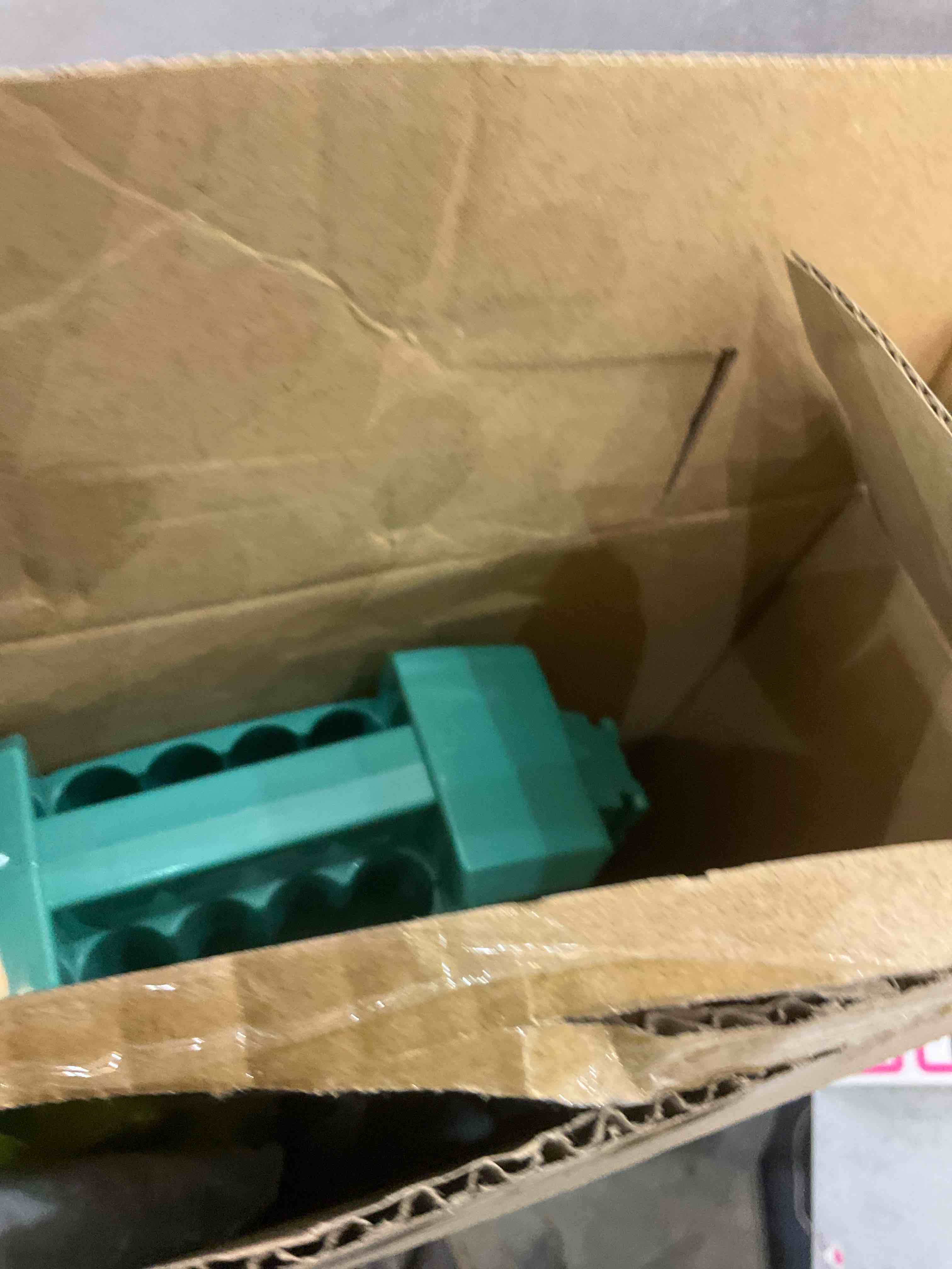 https://s3.amazonaws.com/lotting-images-prod/bidfta/EXS00997715_1704912327070.jpeg