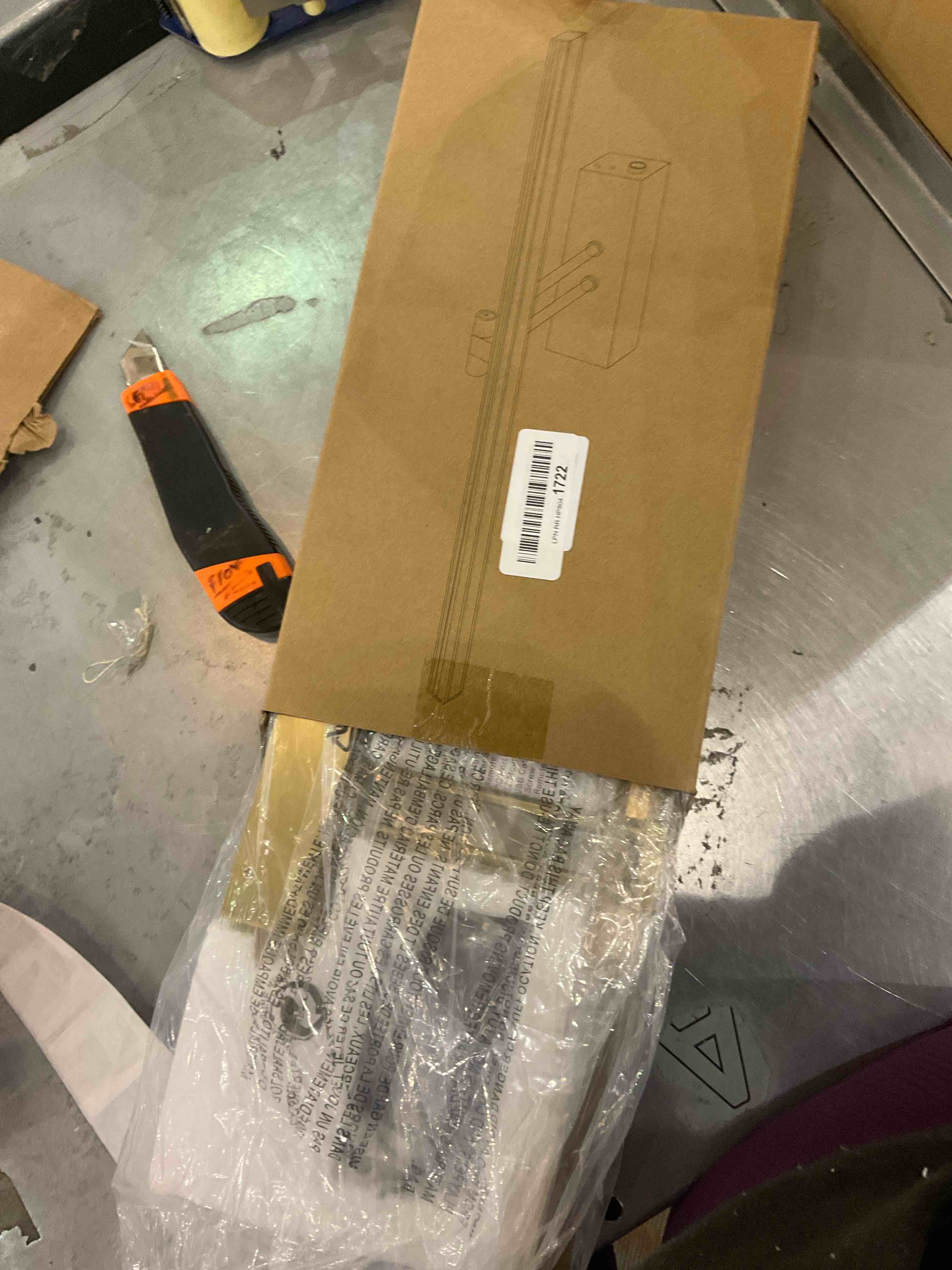 https://s3.amazonaws.com/lotting-images-prod/bidfta/EXS00999315_1704470801950.jpeg