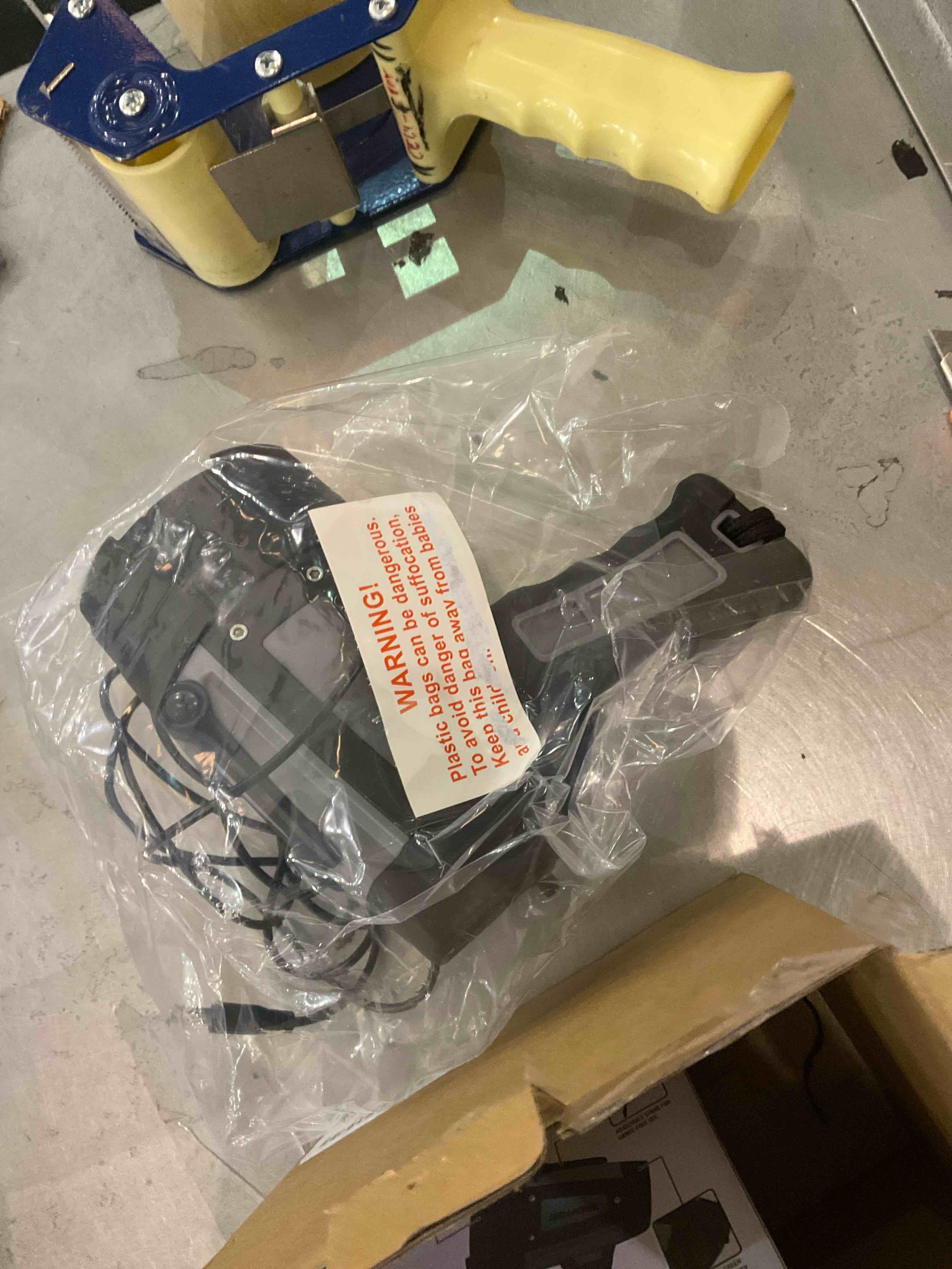 https://s3.amazonaws.com/lotting-images-prod/bidfta/EXS00999329_1704472691028.jpeg