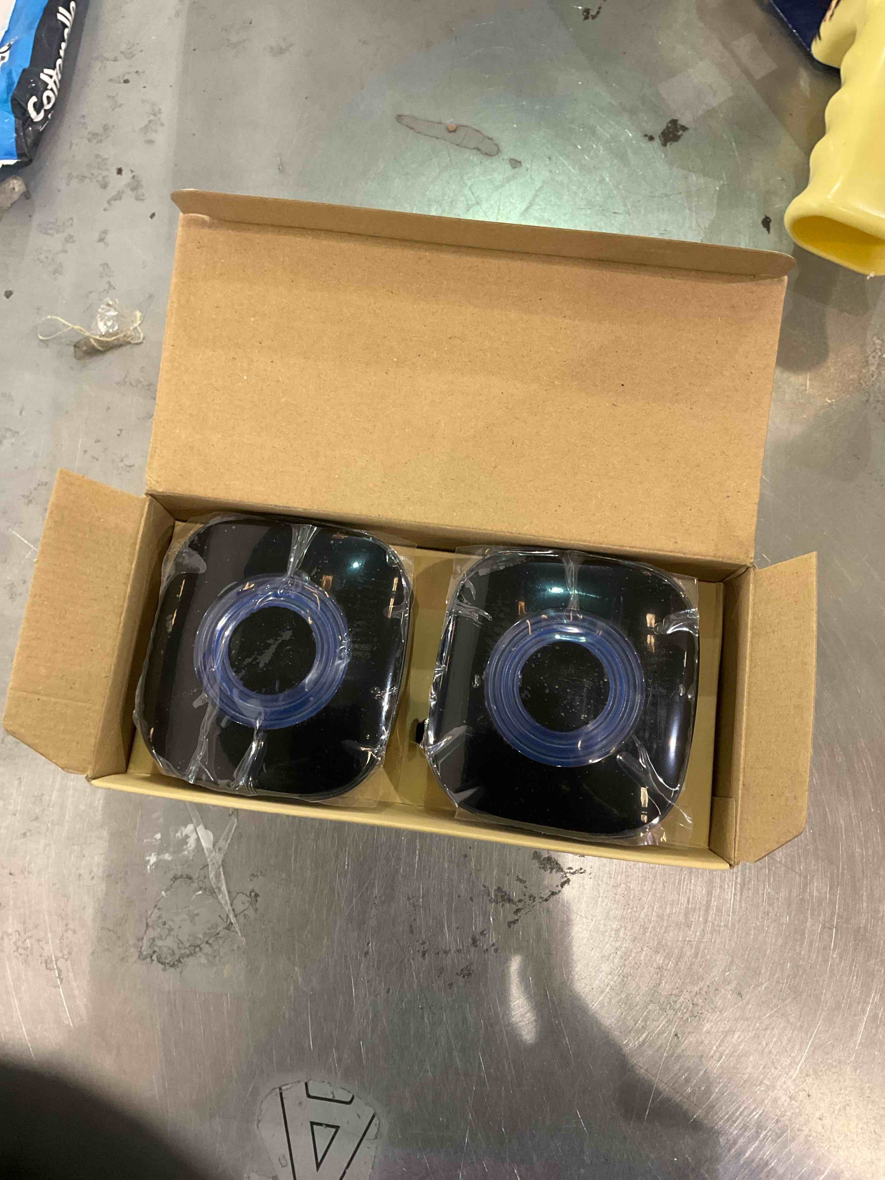 https://s3.amazonaws.com/lotting-images-prod/bidfta/EXS00999380_1704484252315.jpeg