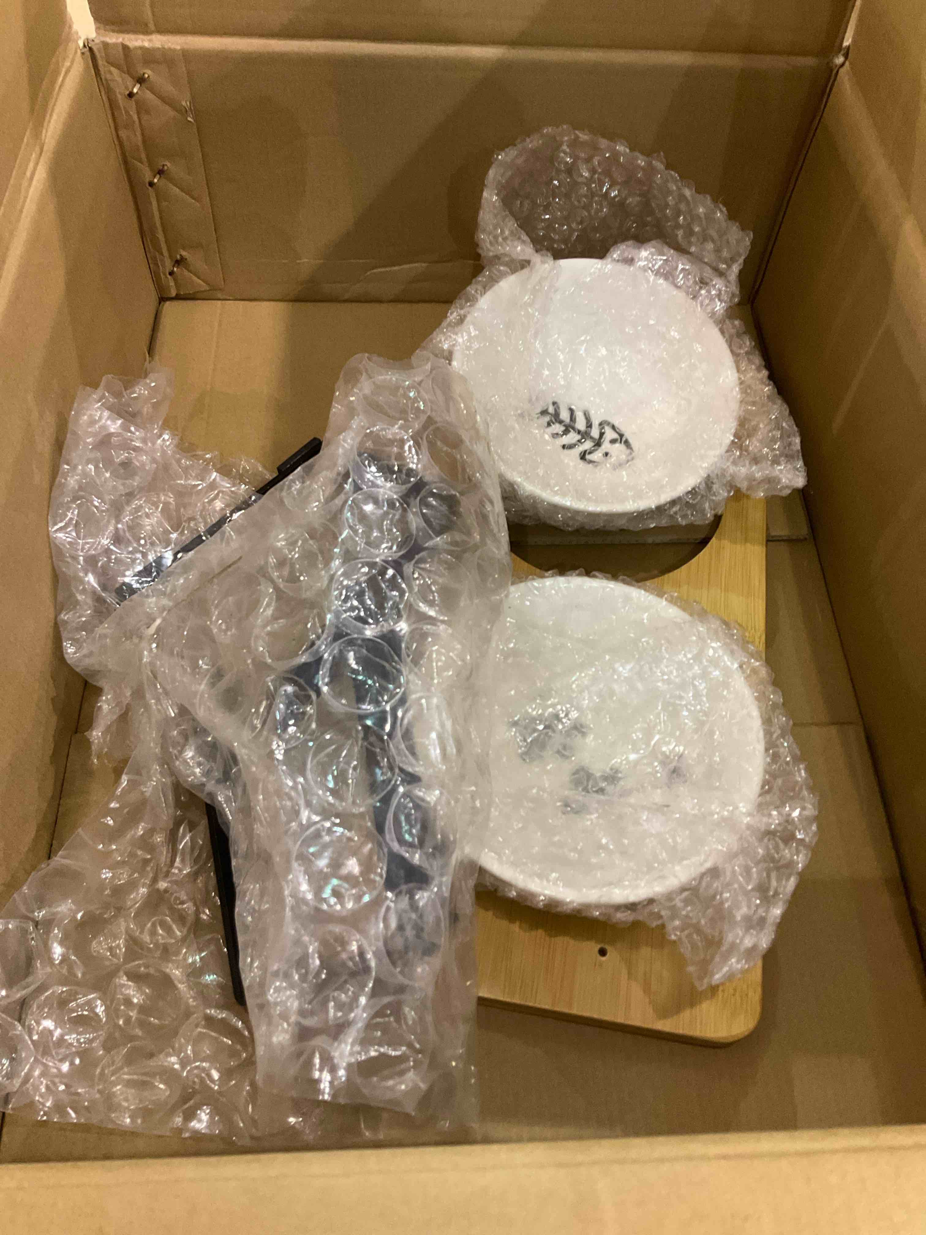https://s3.amazonaws.com/lotting-images-prod/bidfta/EXS00999396_1704716483394.jpeg