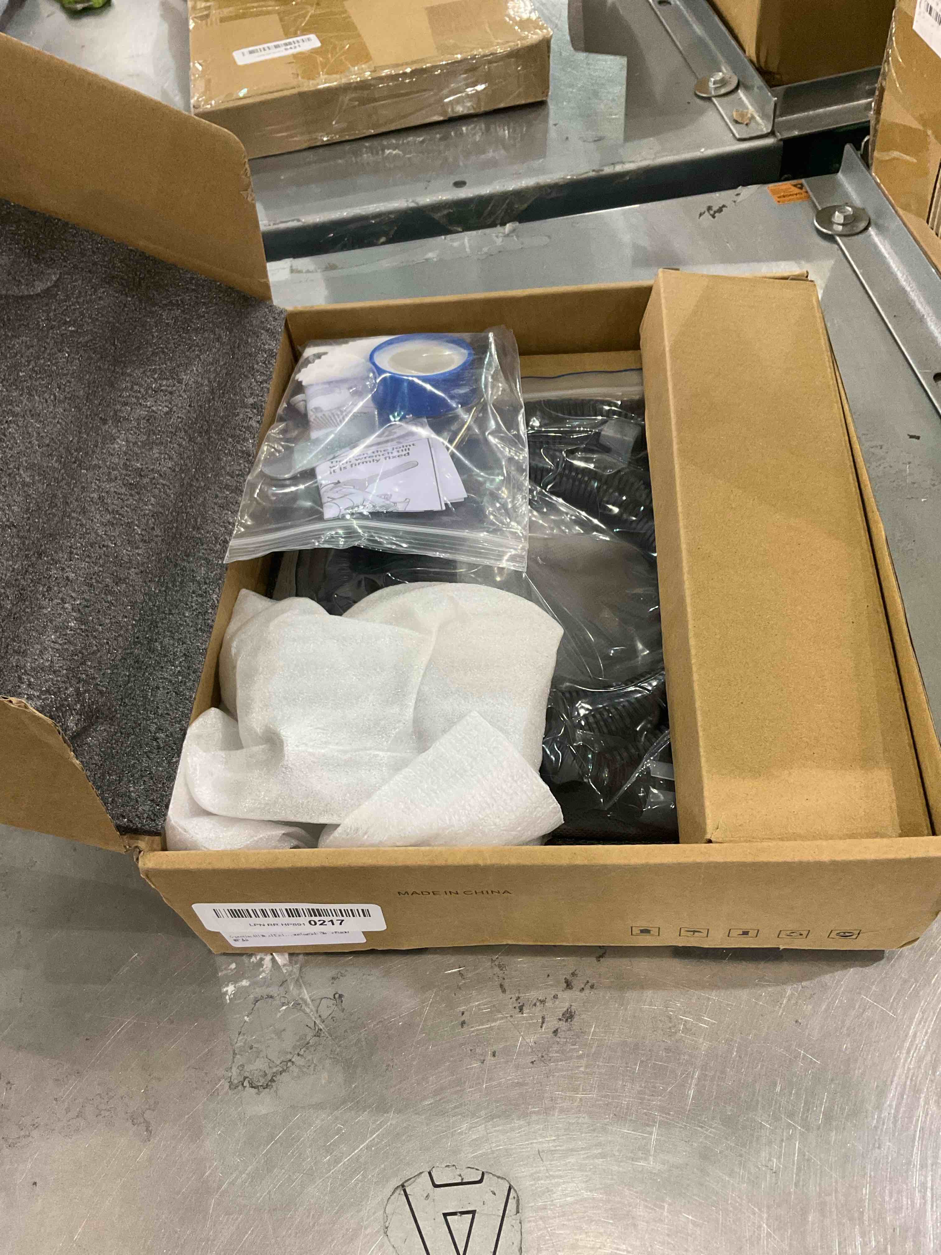 https://s3.amazonaws.com/lotting-images-prod/bidfta/EXS00999403_1704717189844.jpeg