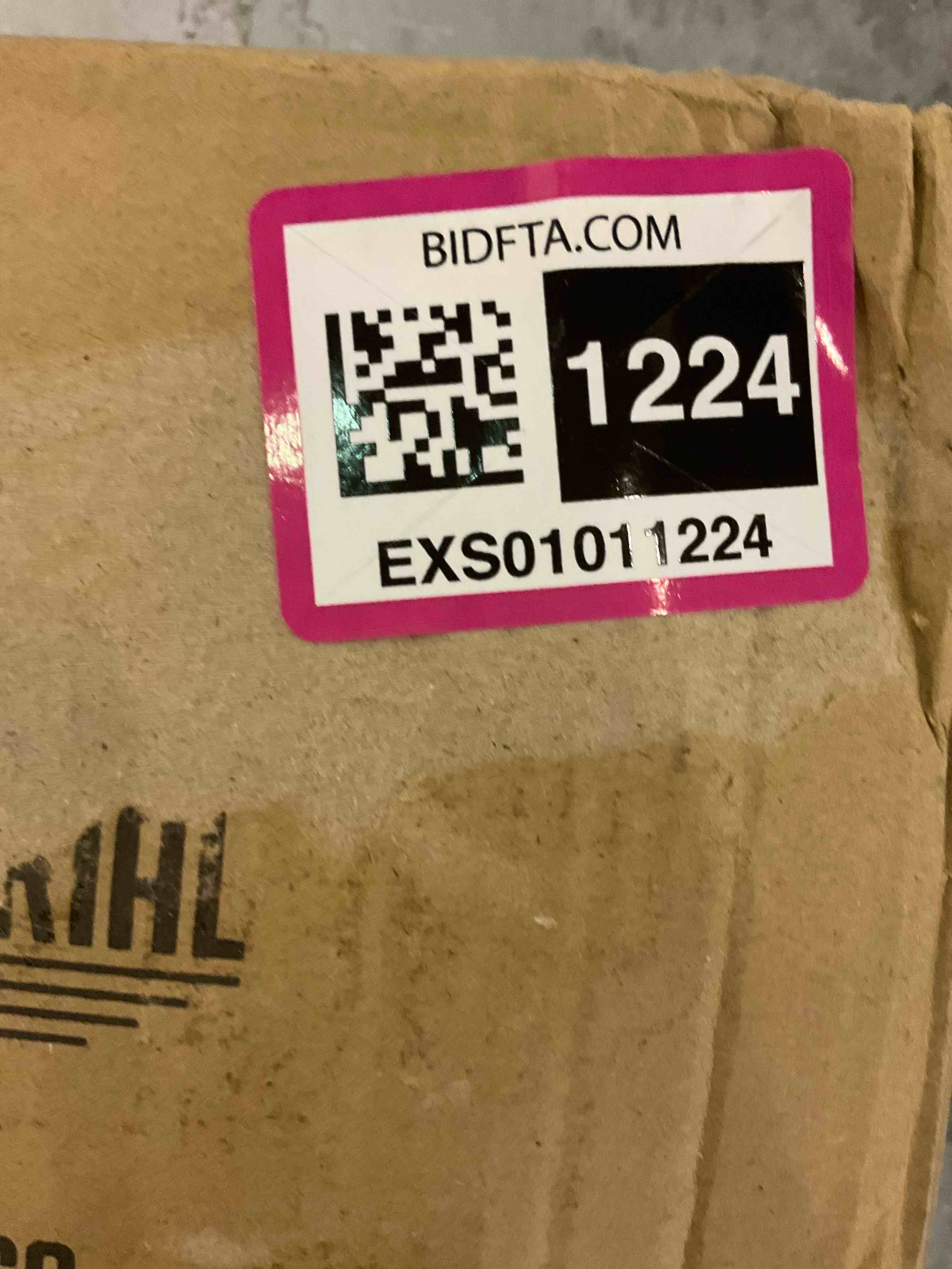 https://s3.amazonaws.com/lotting-images-prod/bidfta/EXS01011224_1708434788413.jpeg