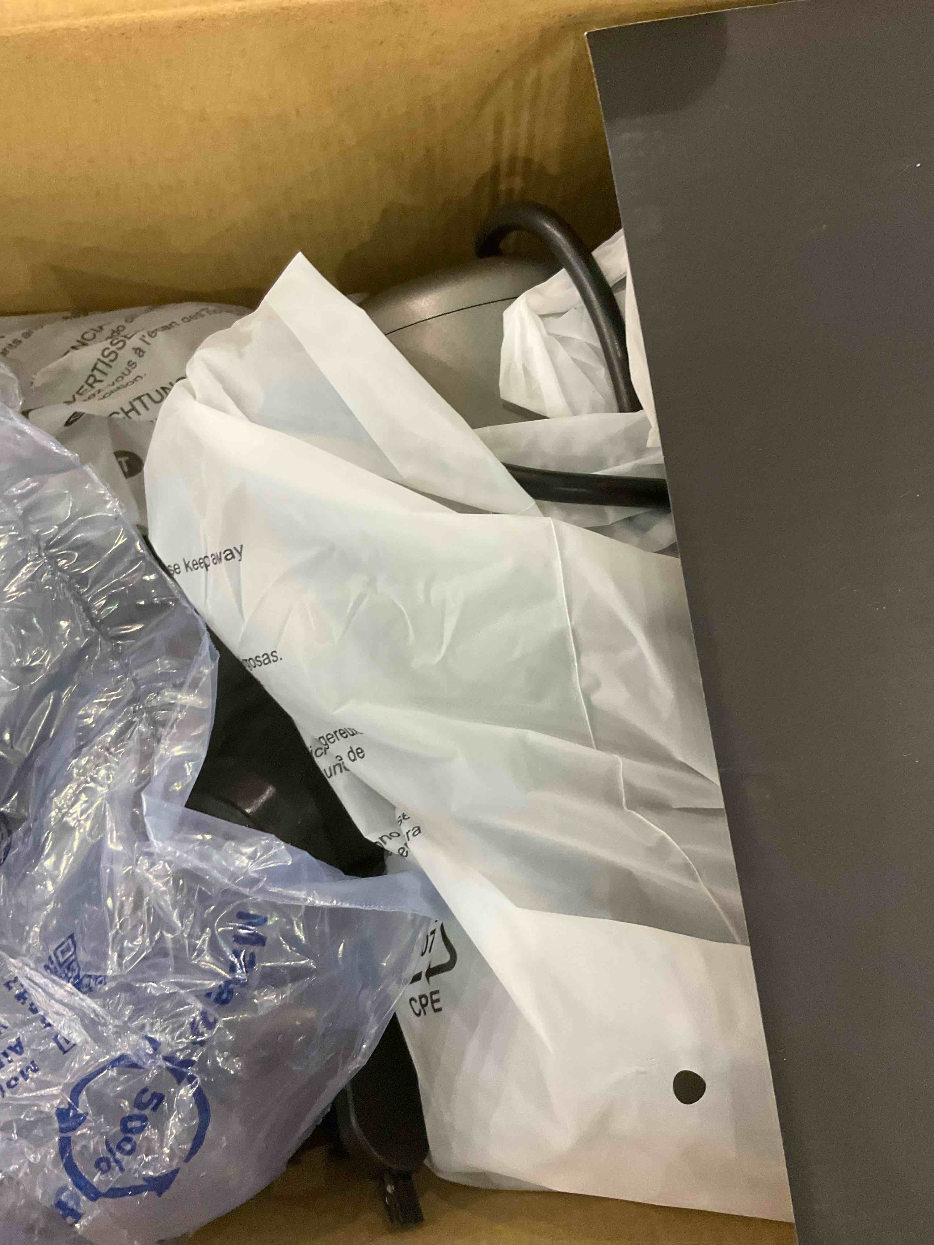 https://s3.amazonaws.com/lotting-images-prod/bidfta/EXS01012647_1708004882234.jpeg