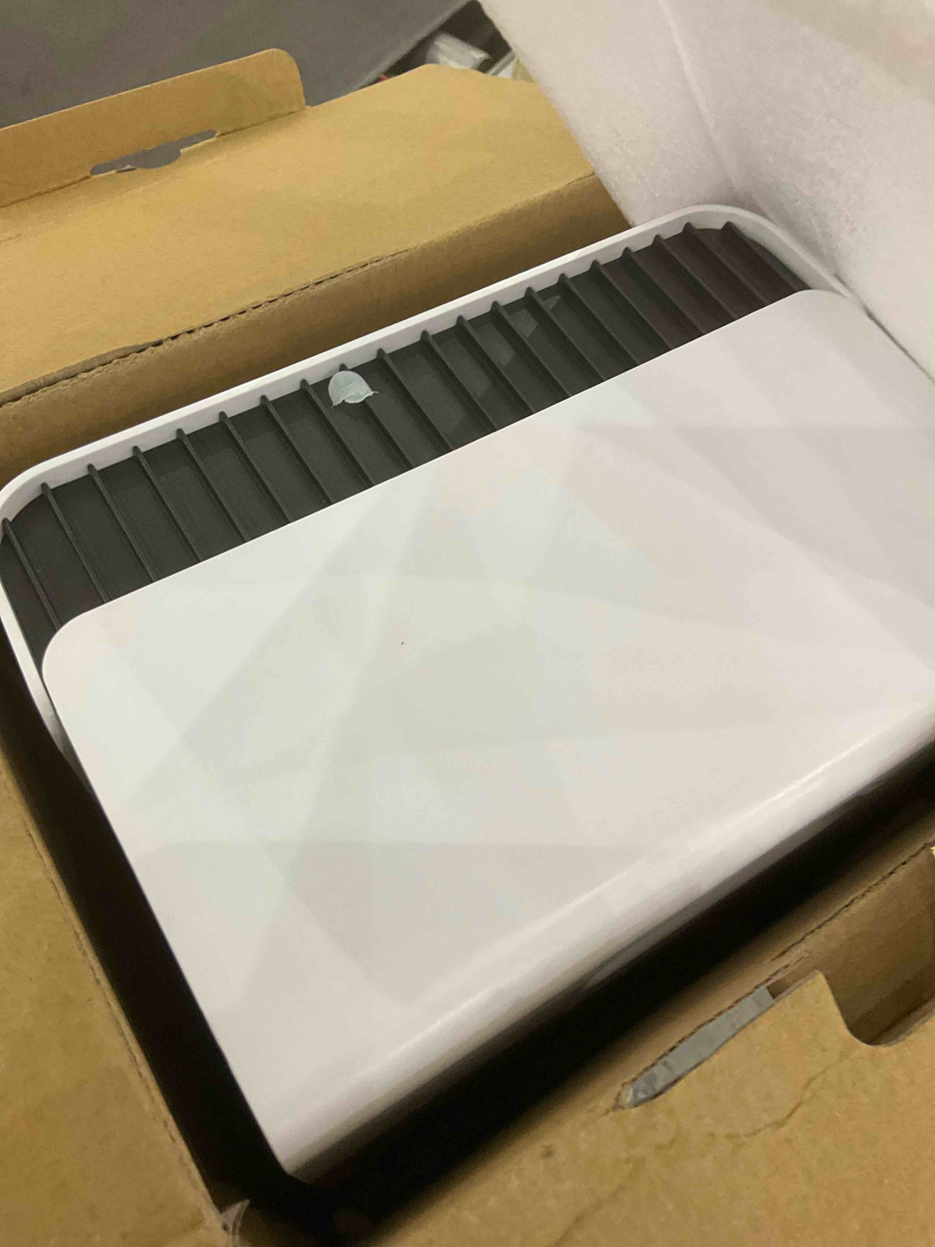 https://s3.amazonaws.com/lotting-images-prod/bidfta/EXS01012750_1708098406215.jpeg