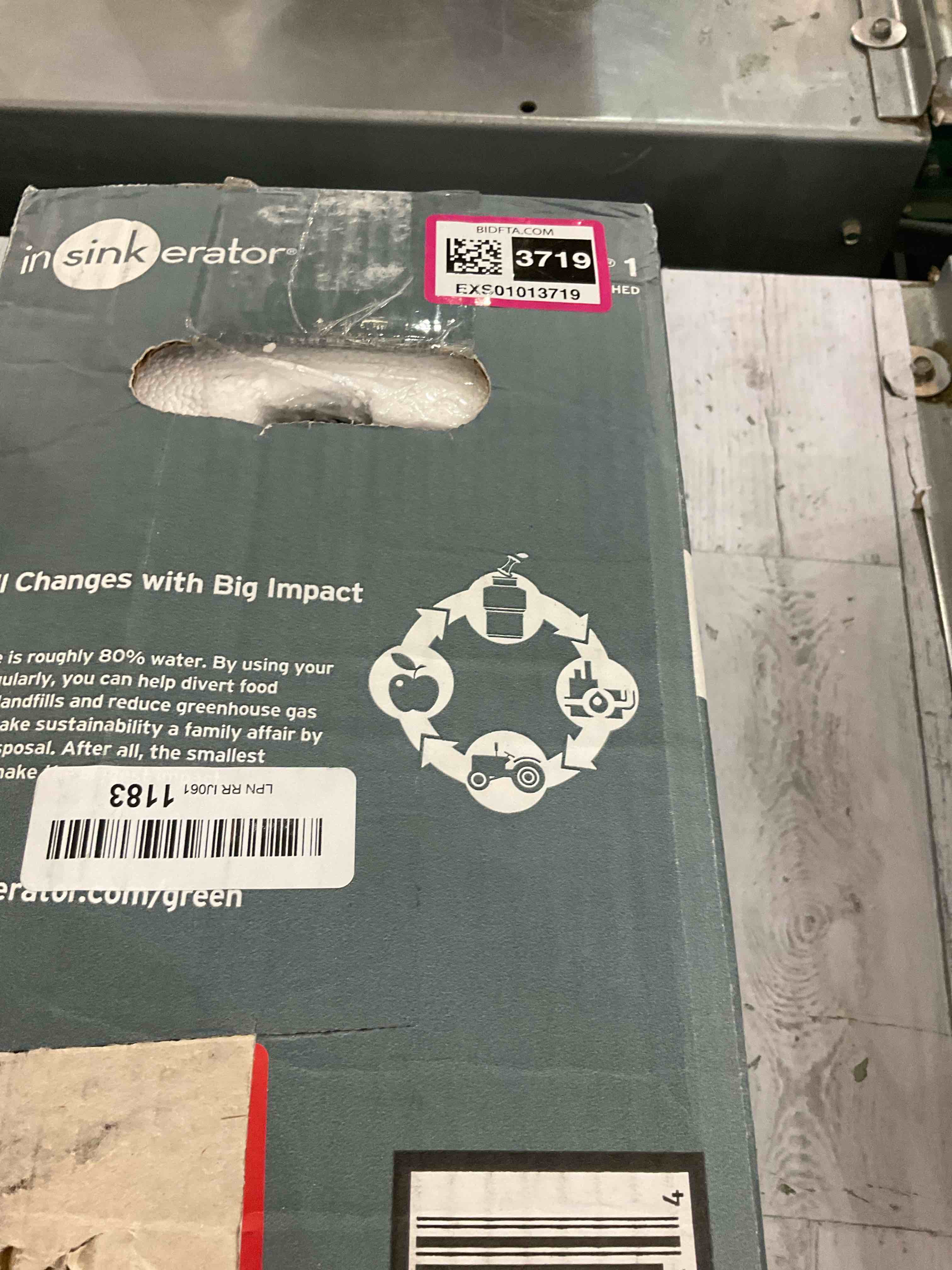 https://s3.amazonaws.com/lotting-images-prod/bidfta/EXS01013719_1708102428902.jpeg