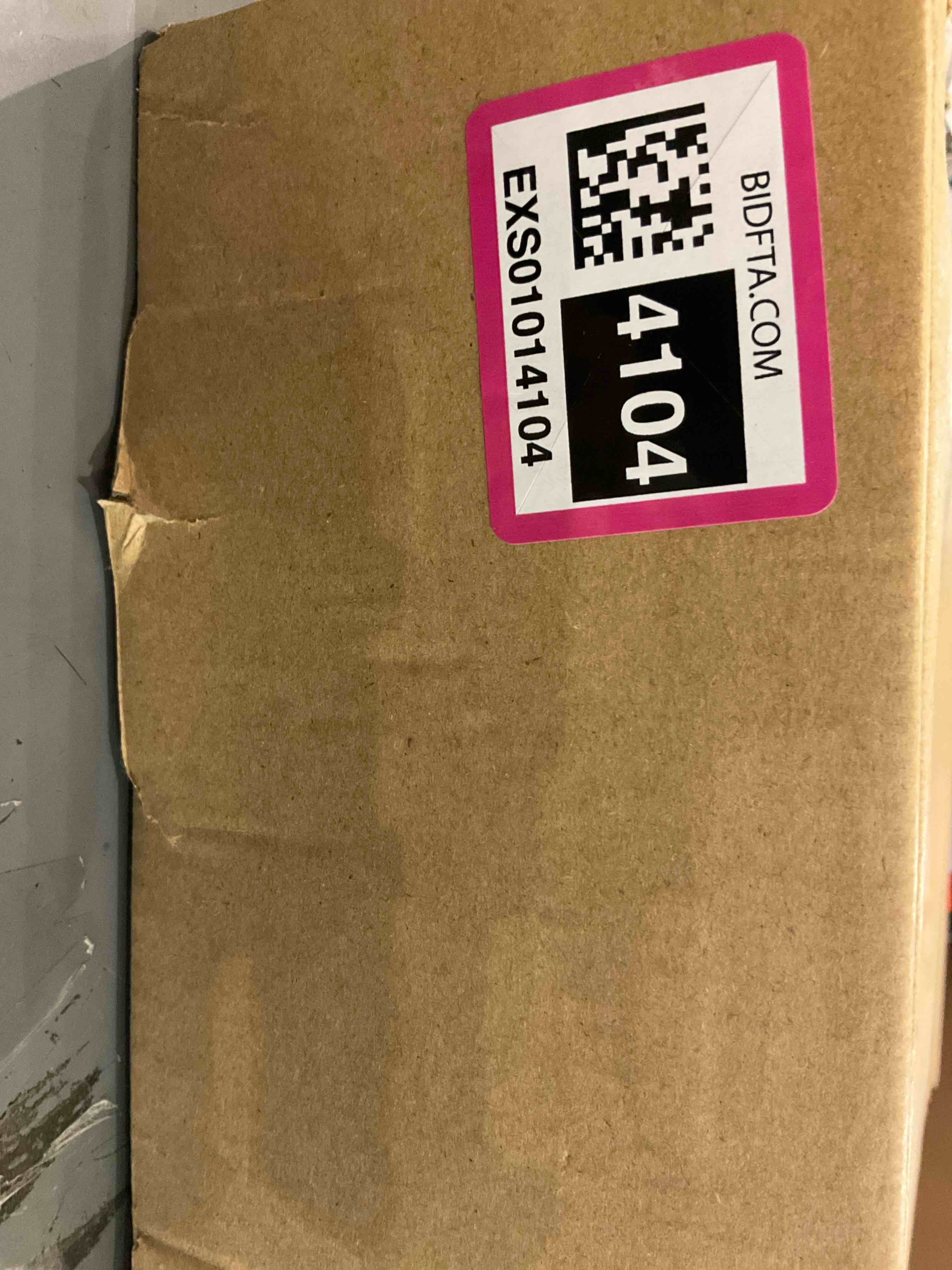https://s3.amazonaws.com/lotting-images-prod/bidfta/EXS01014104_1708110407392.jpeg