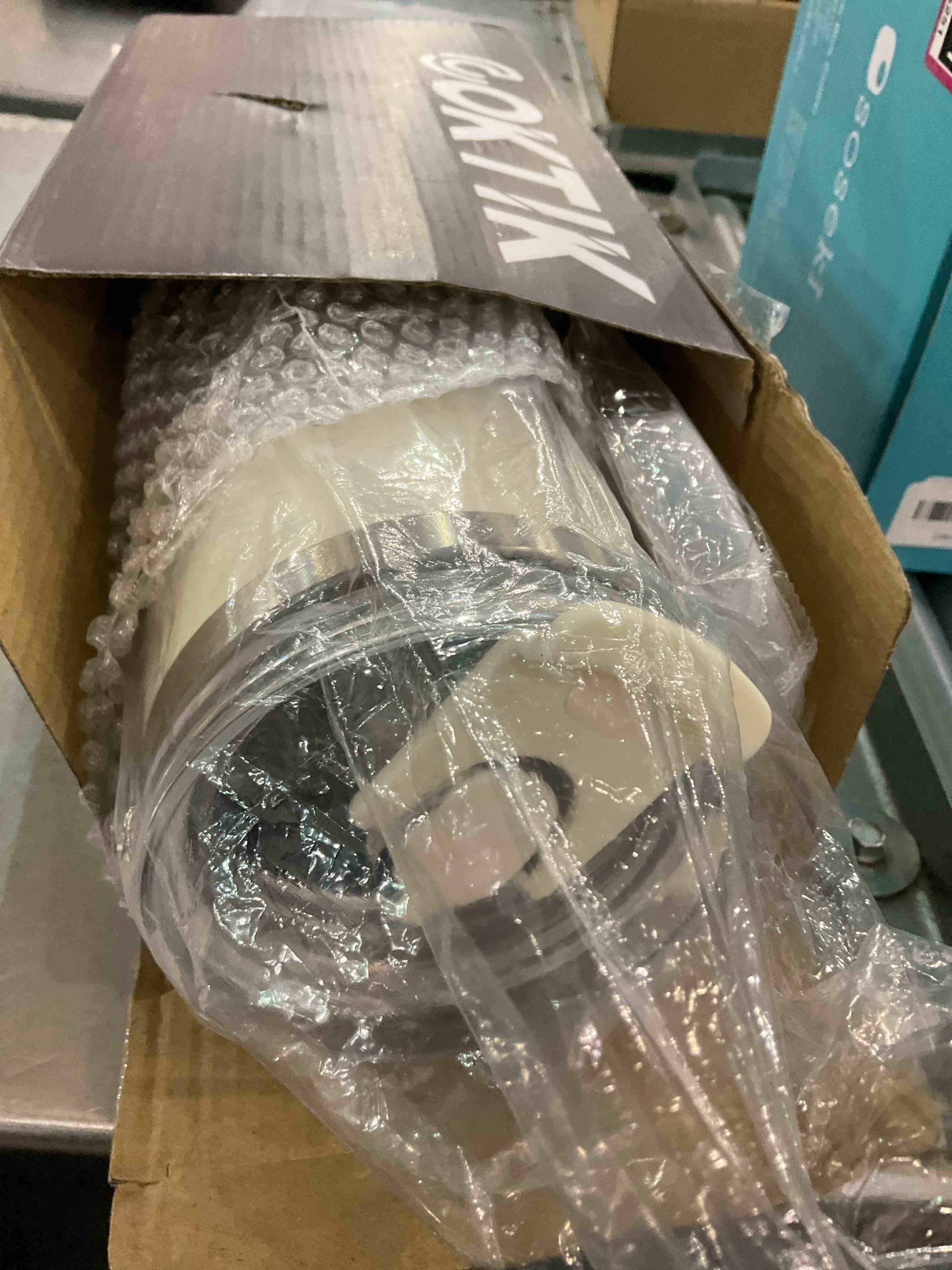 https://s3.amazonaws.com/lotting-images-prod/bidfta/EXS01017209_1708623969243.jpeg