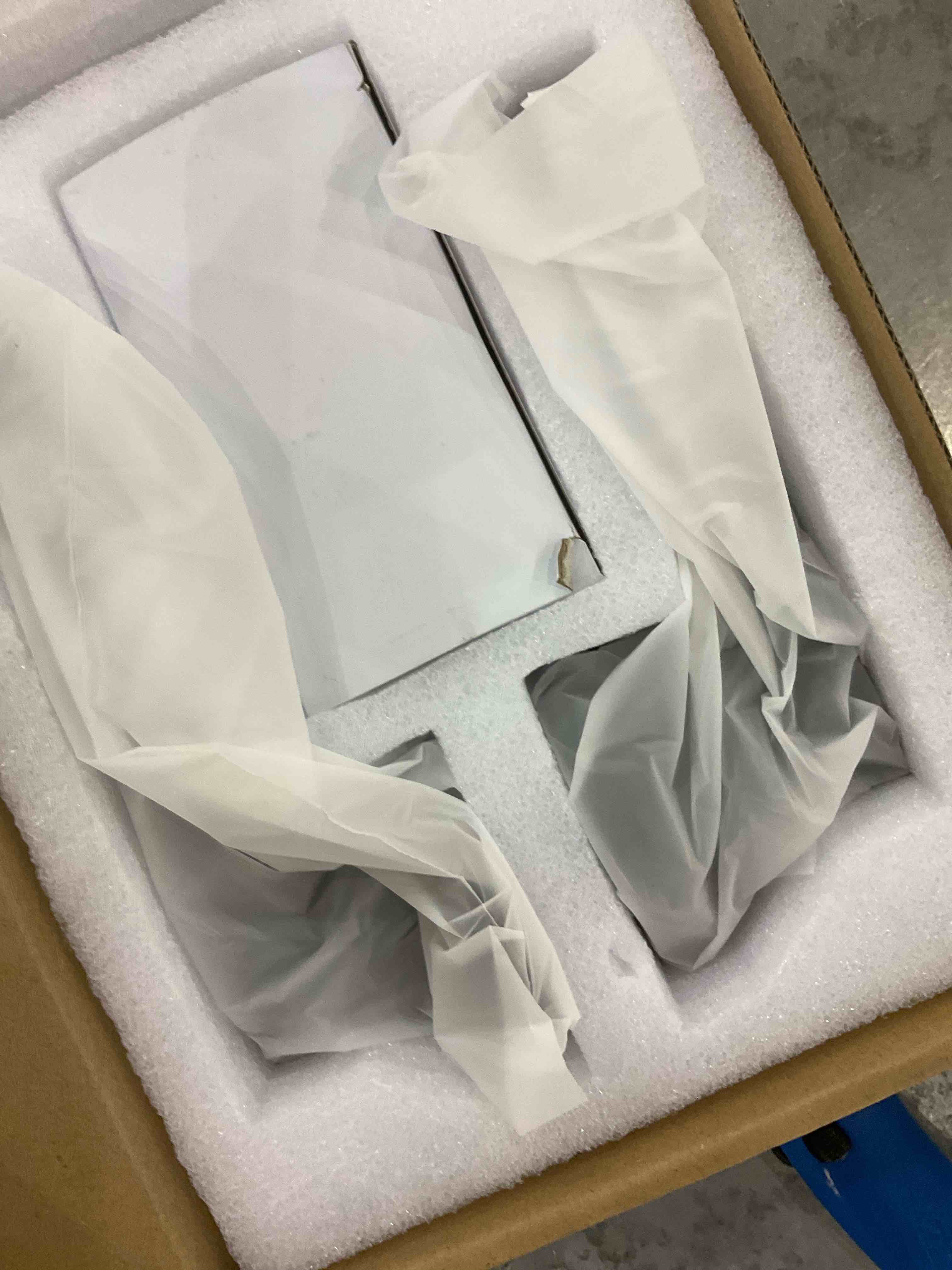 https://s3.amazonaws.com/lotting-images-prod/bidfta/EXS01017919_1708099302468.jpeg