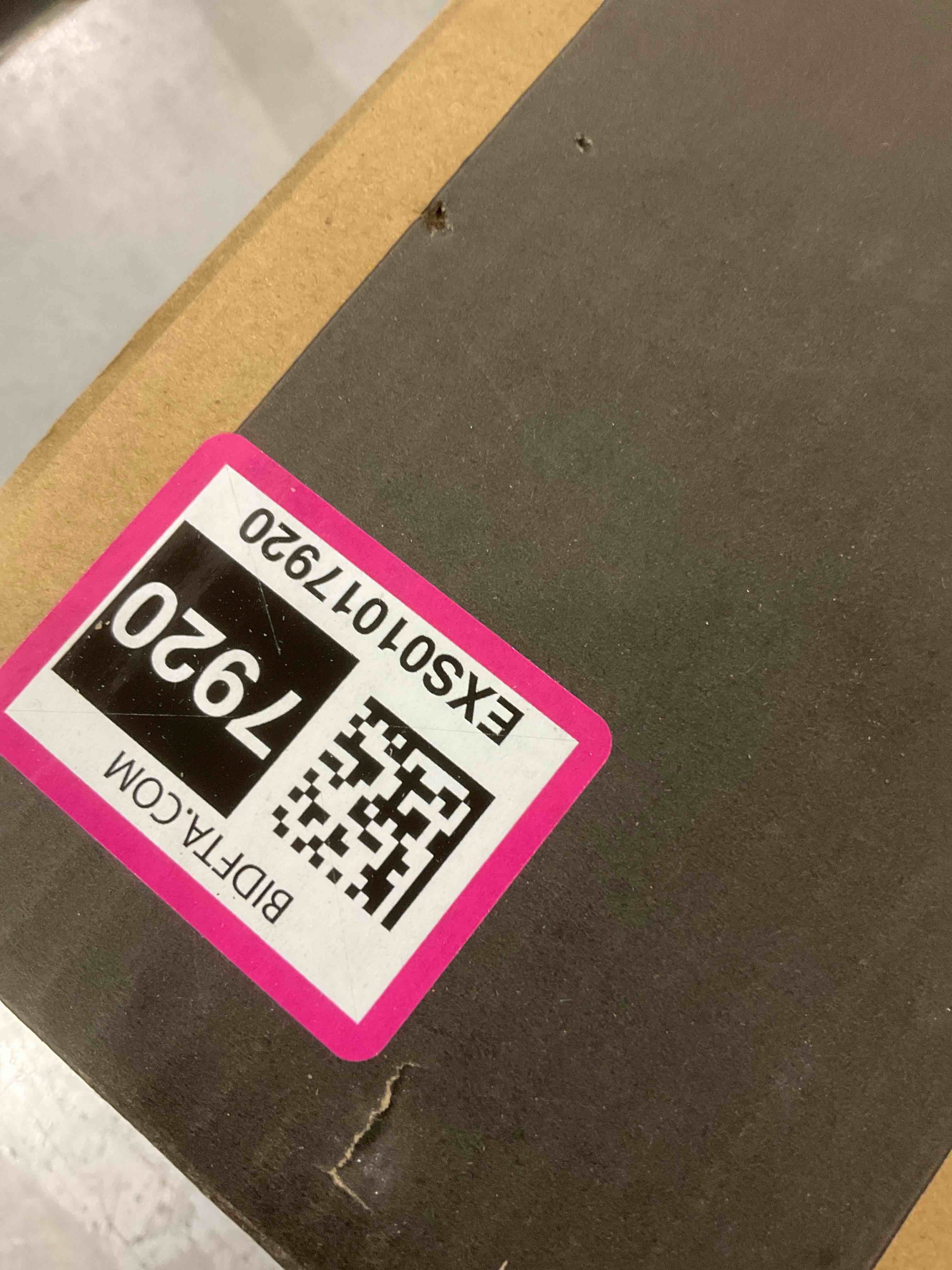 https://s3.amazonaws.com/lotting-images-prod/bidfta/EXS01017920_1708097957391.jpeg