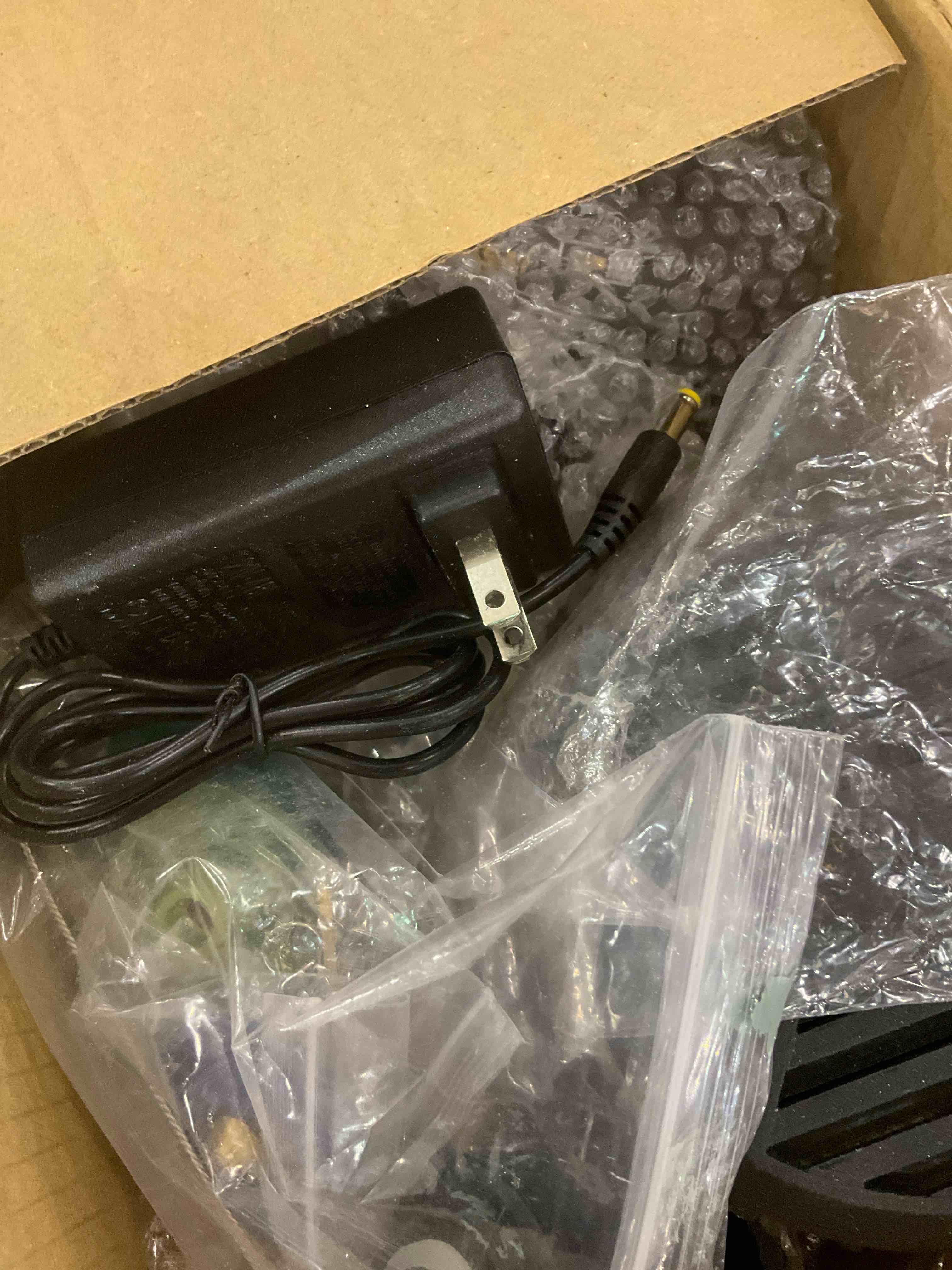 https://s3.amazonaws.com/lotting-images-prod/bidfta/EXS01017920_1708097970118.jpeg