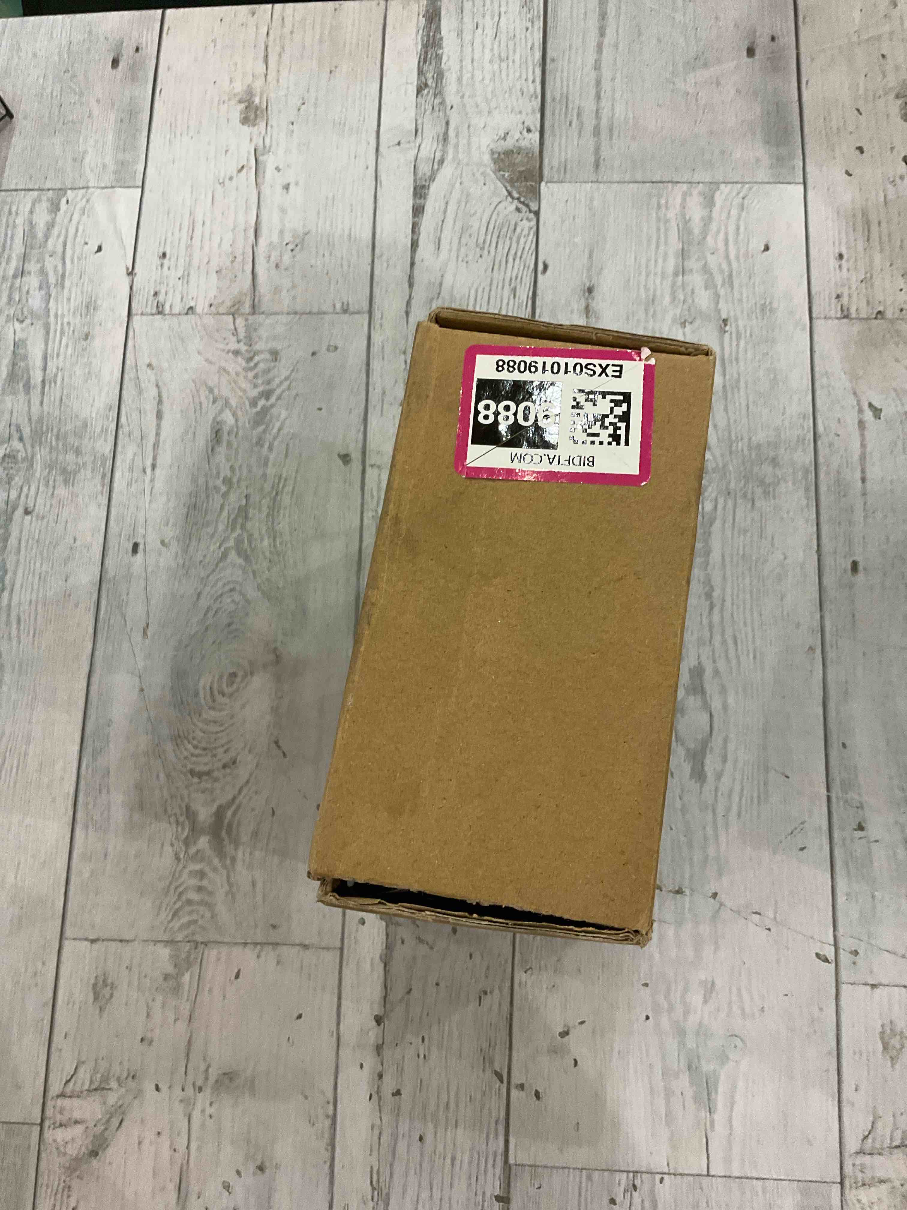 https://s3.amazonaws.com/lotting-images-prod/bidfta/EXS01019088_1707231440725.jpeg