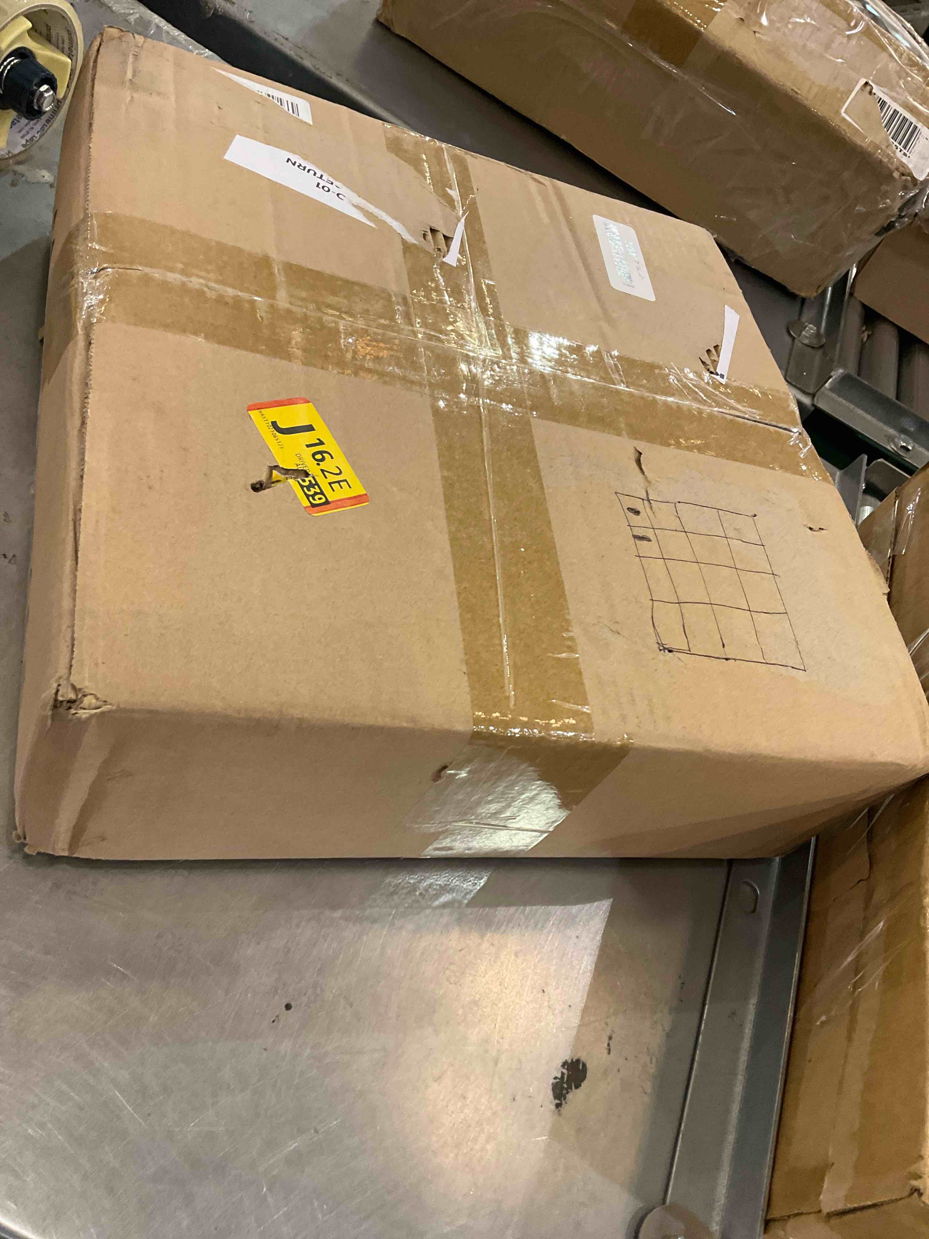 https://s3.amazonaws.com/lotting-images-prod/bidfta/EXS01027005_1707320628912.jpeg