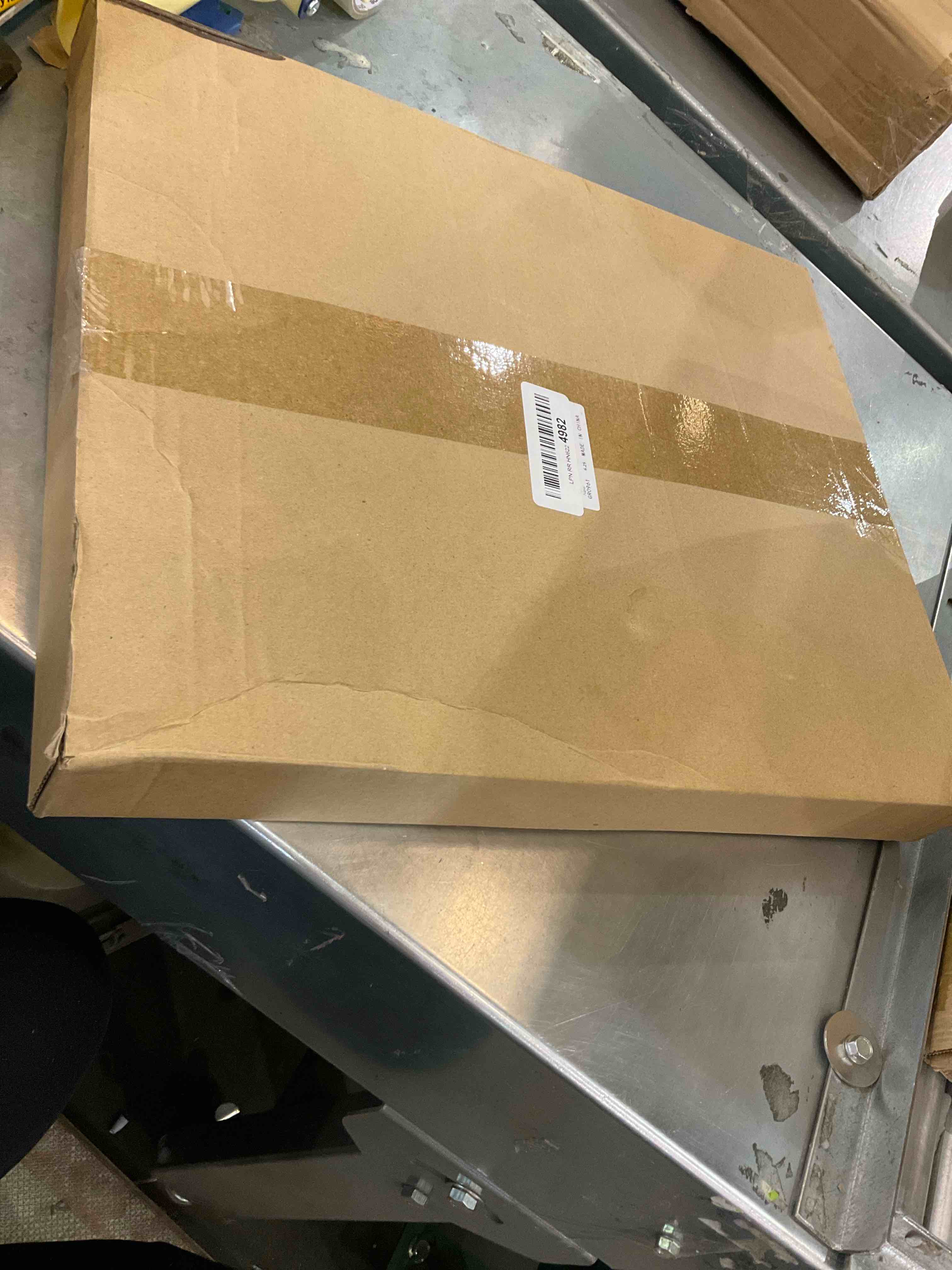 https://s3.amazonaws.com/lotting-images-prod/bidfta/EXS01027010_1707321023793.jpeg