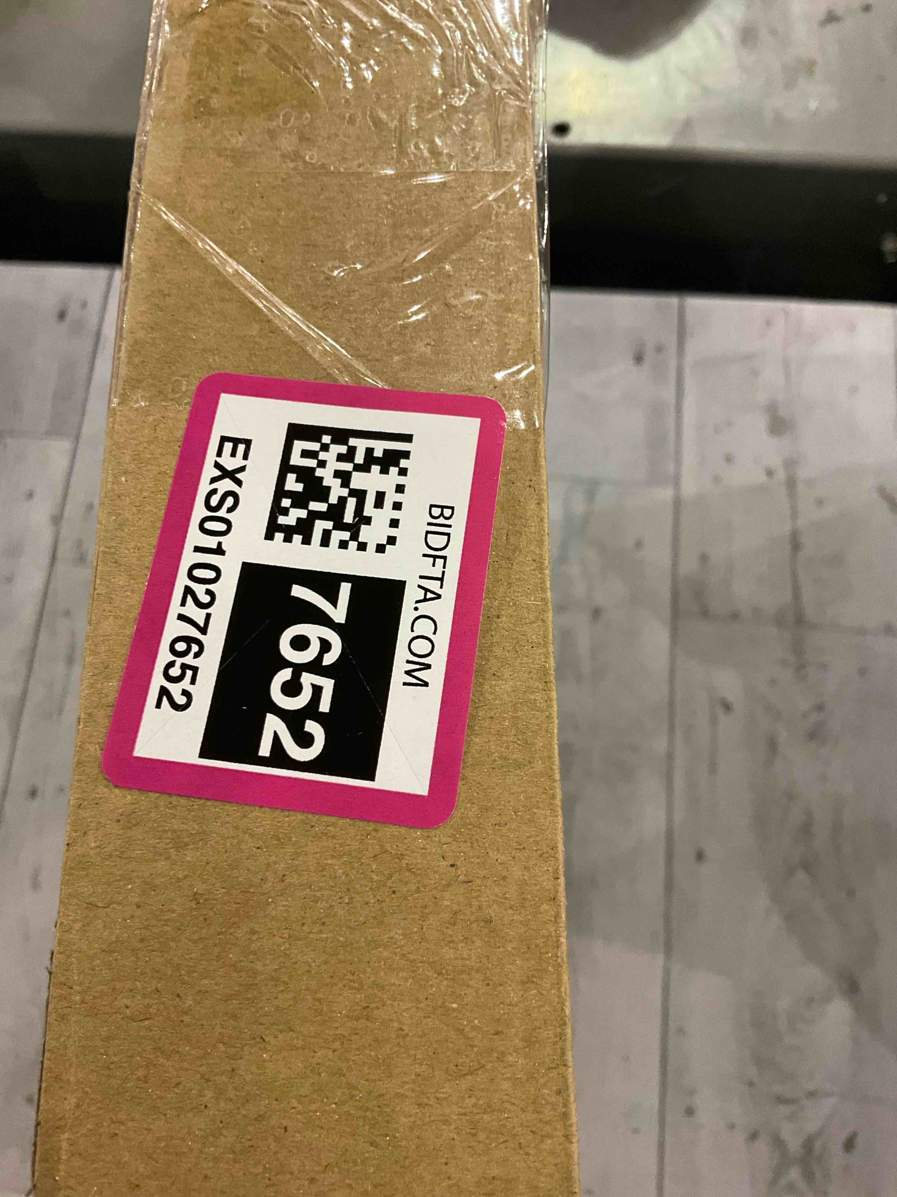 https://s3.amazonaws.com/lotting-images-prod/bidfta/EXS01027652_1707484830195.jpeg