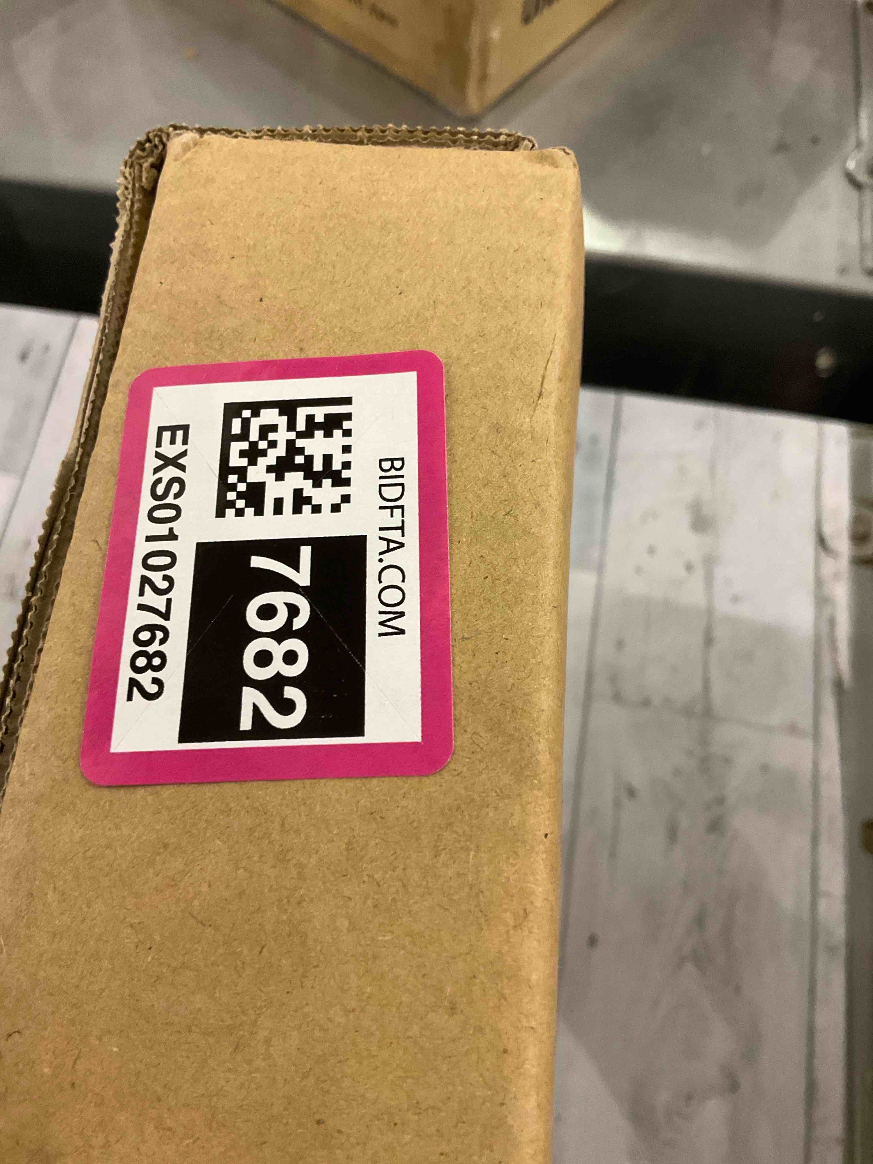 https://s3.amazonaws.com/lotting-images-prod/bidfta/EXS01027682_1707490175121.jpeg