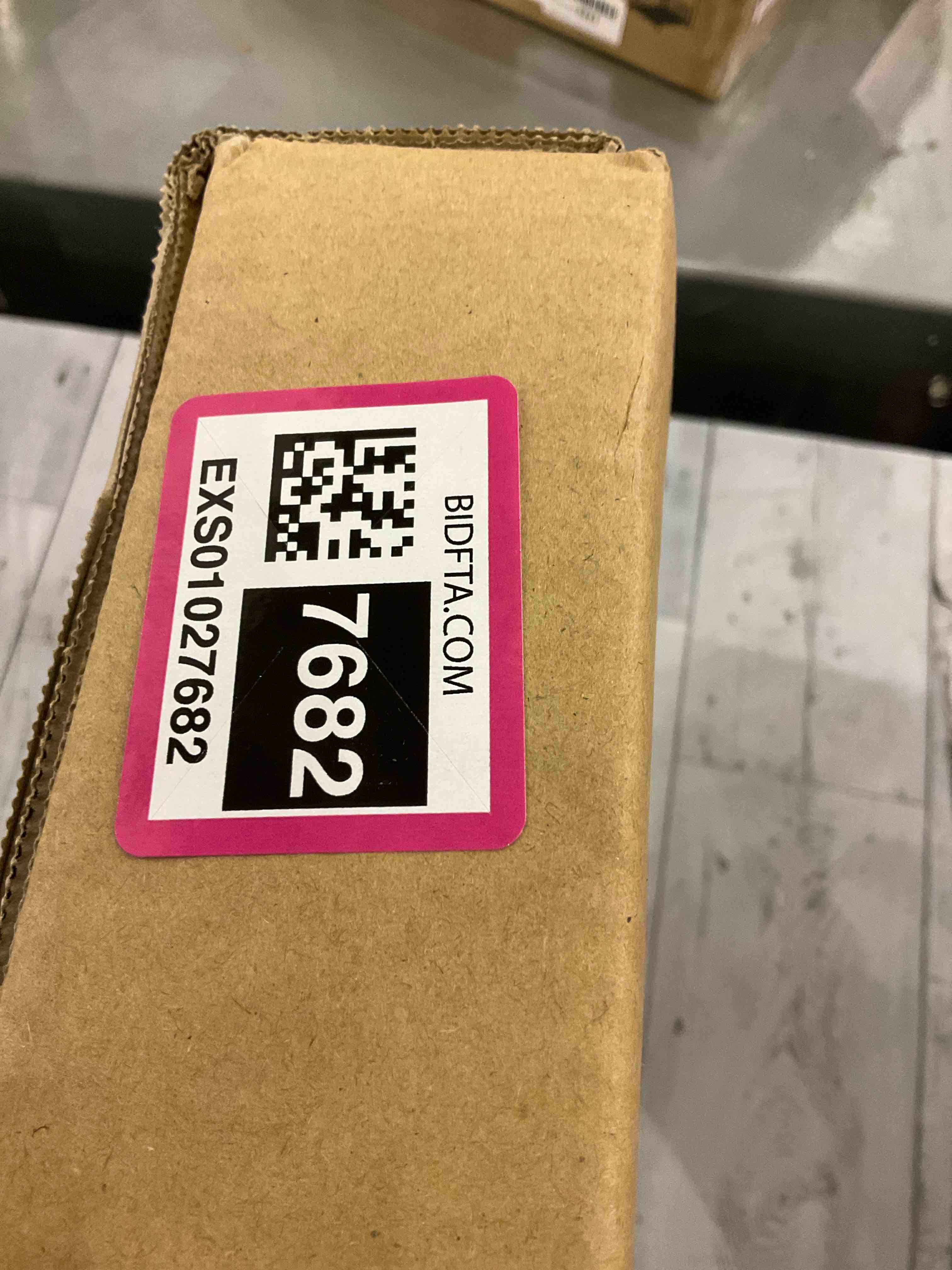 https://s3.amazonaws.com/lotting-images-prod/bidfta/EXS01027682_1707490176295.jpeg