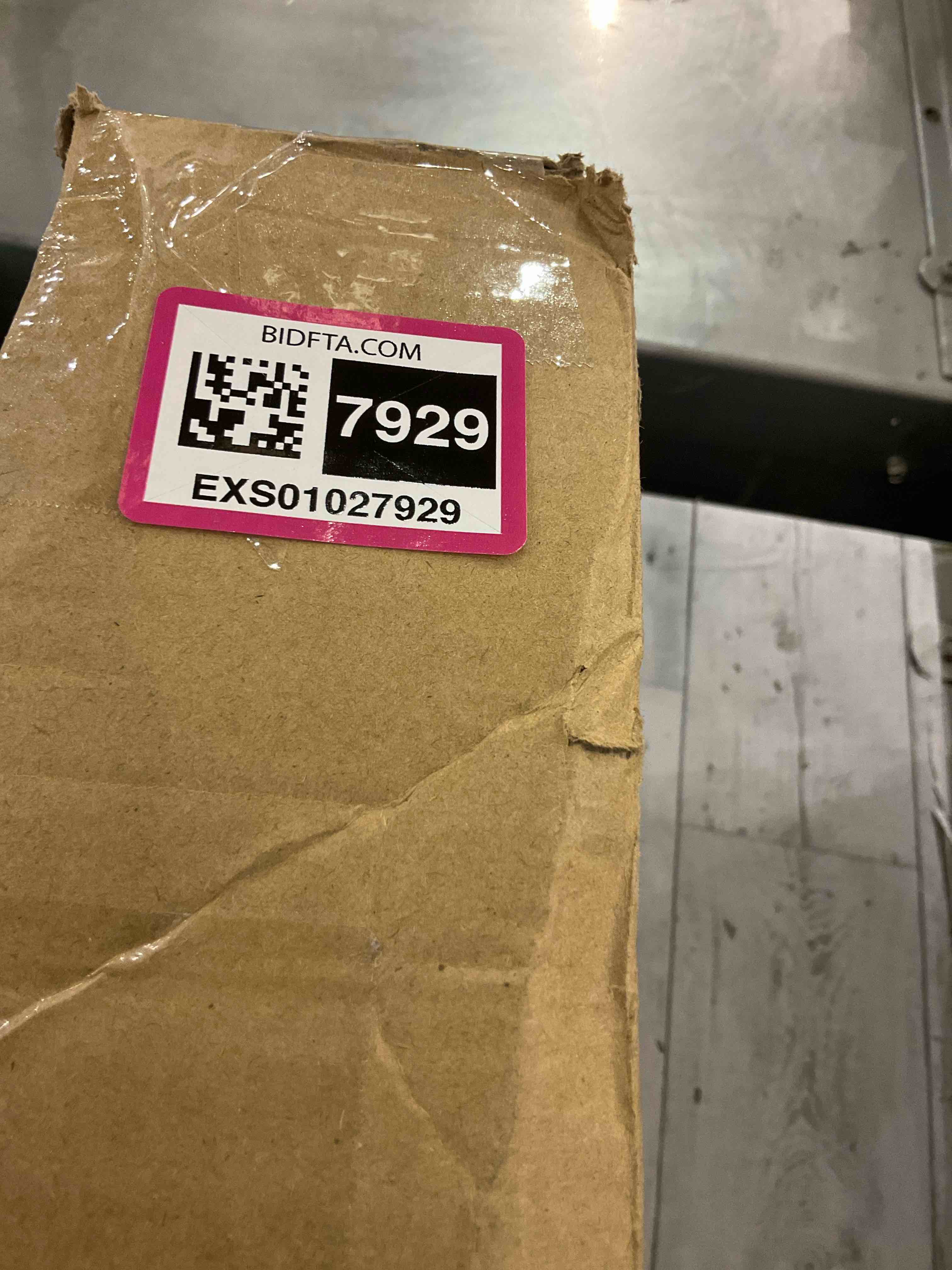 https://s3.amazonaws.com/lotting-images-prod/bidfta/EXS01027929_1707760900293.jpeg