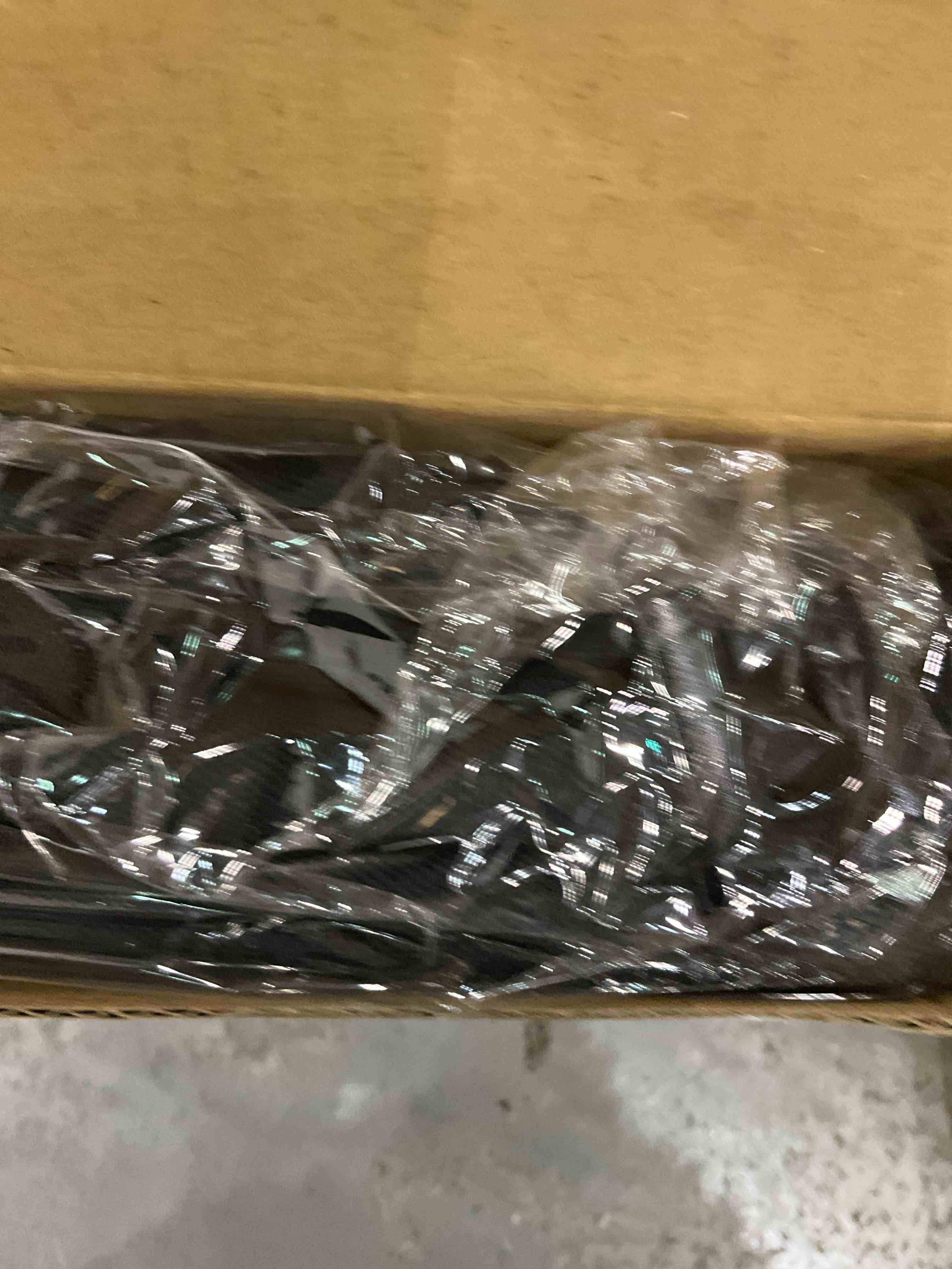 https://s3.amazonaws.com/lotting-images-prod/bidfta/EXS01048532_1707313016544.jpeg