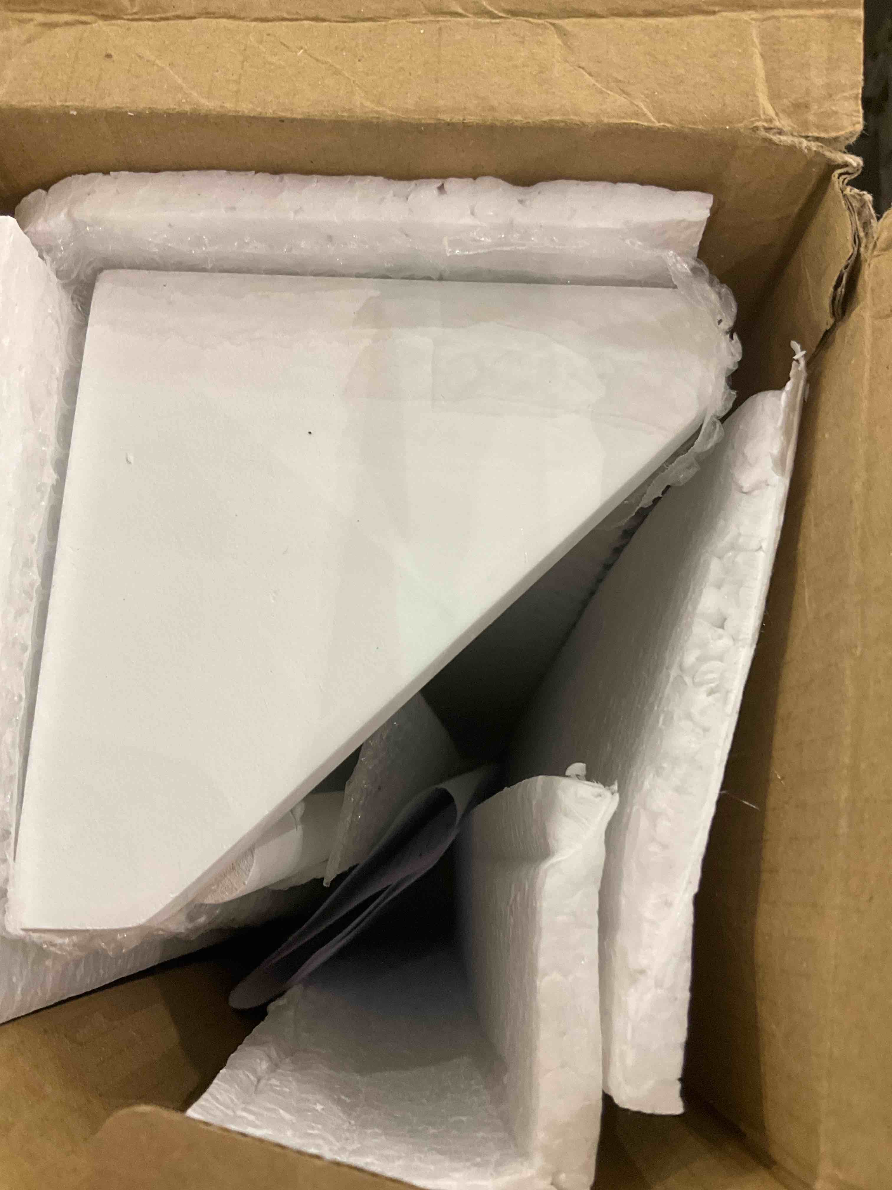 https://s3.amazonaws.com/lotting-images-prod/bidfta/EXS01052650_1705002640035.jpeg