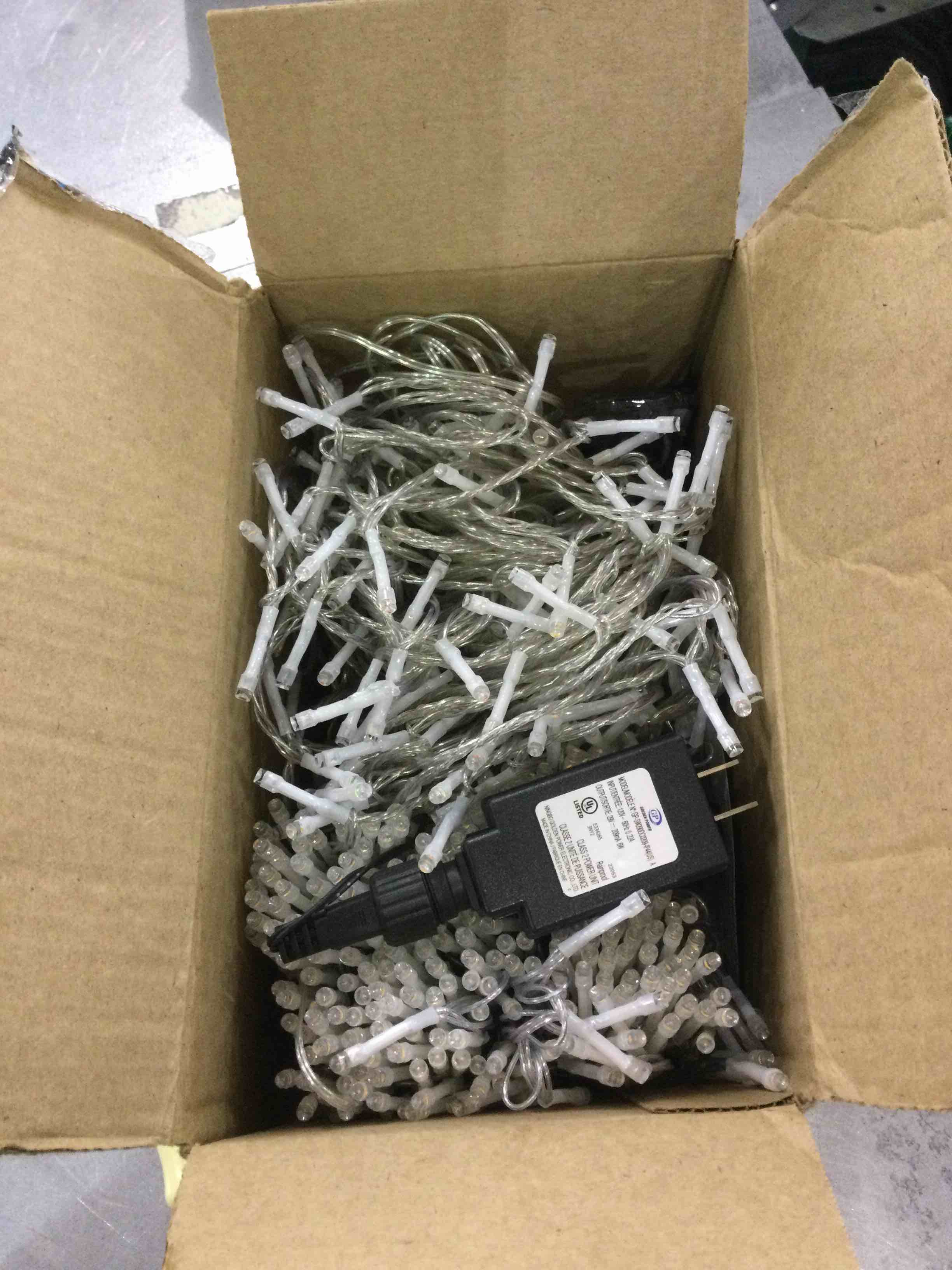 https://s3.amazonaws.com/lotting-images-prod/bidfta/EXS01053708_1704983677704.jpeg