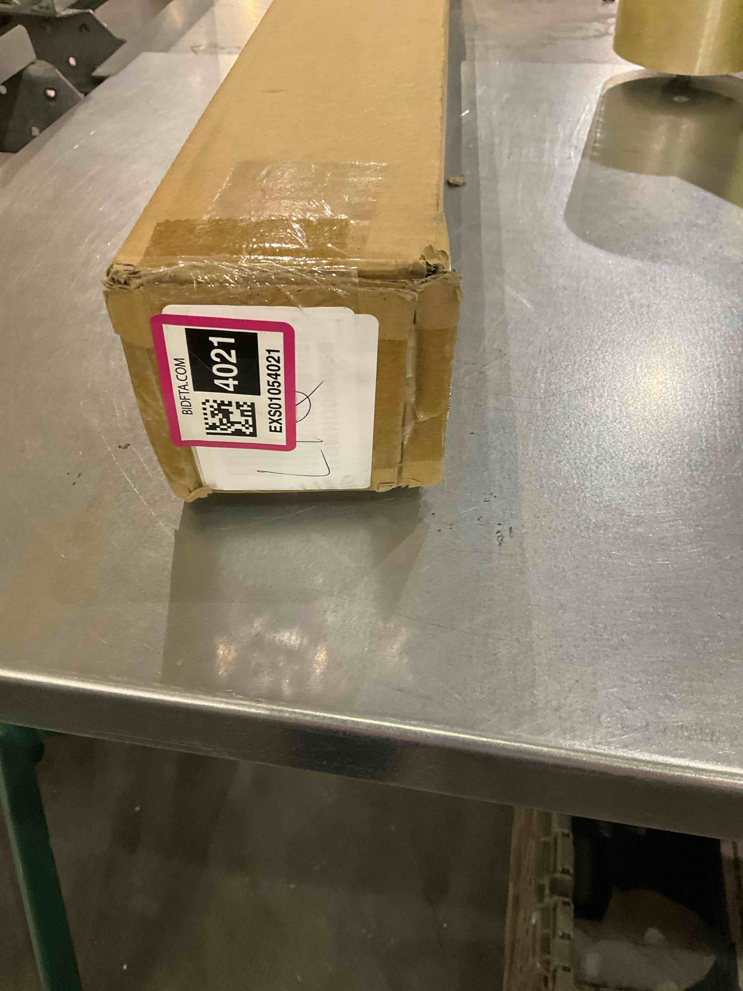 https://s3.amazonaws.com/lotting-images-prod/bidfta/EXS01054021_1704807717365.jpeg