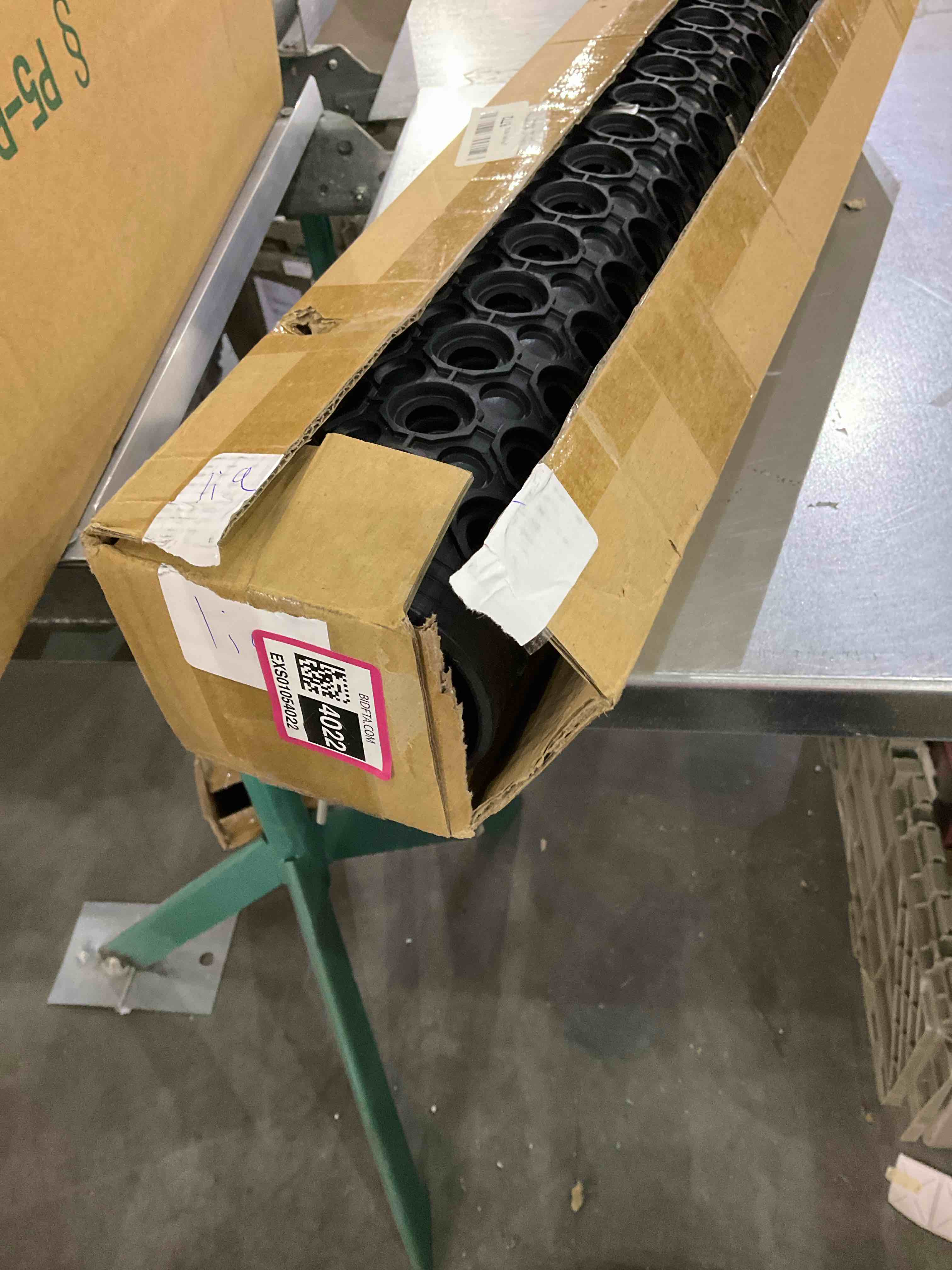 https://s3.amazonaws.com/lotting-images-prod/bidfta/EXS01054022_1704807834294.jpeg