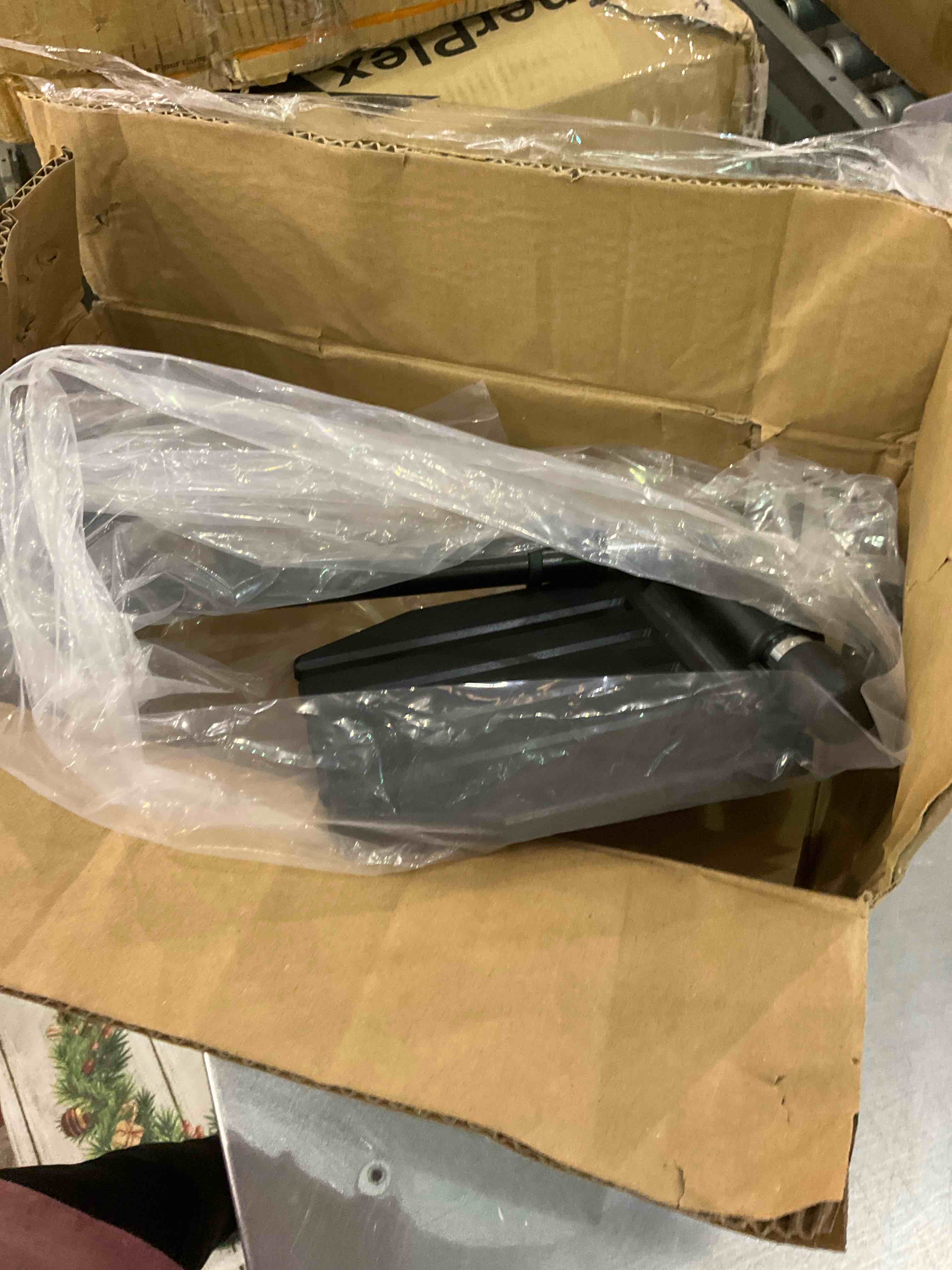 https://s3.amazonaws.com/lotting-images-prod/bidfta/EXS01054064_1704816802783.jpeg