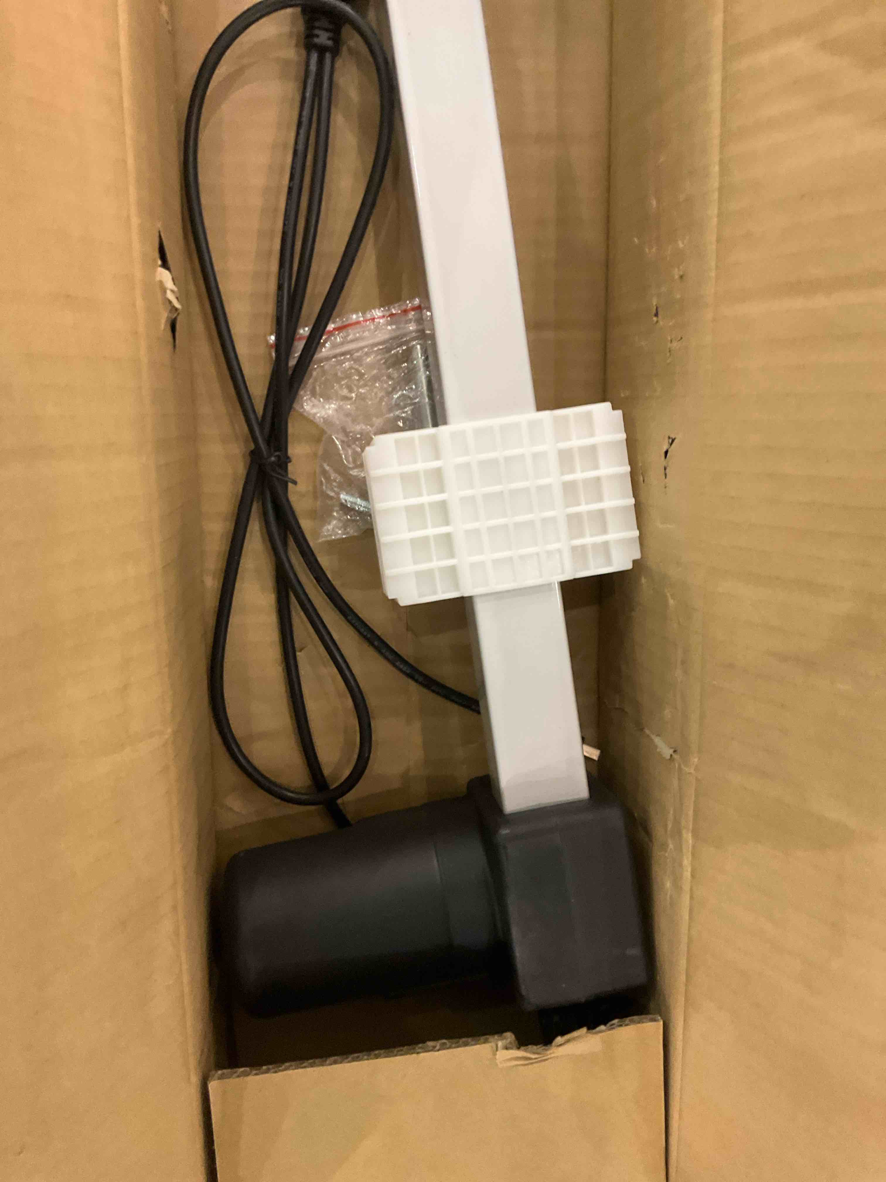 https://s3.amazonaws.com/lotting-images-prod/bidfta/EXS01054674_1704899037785.jpeg