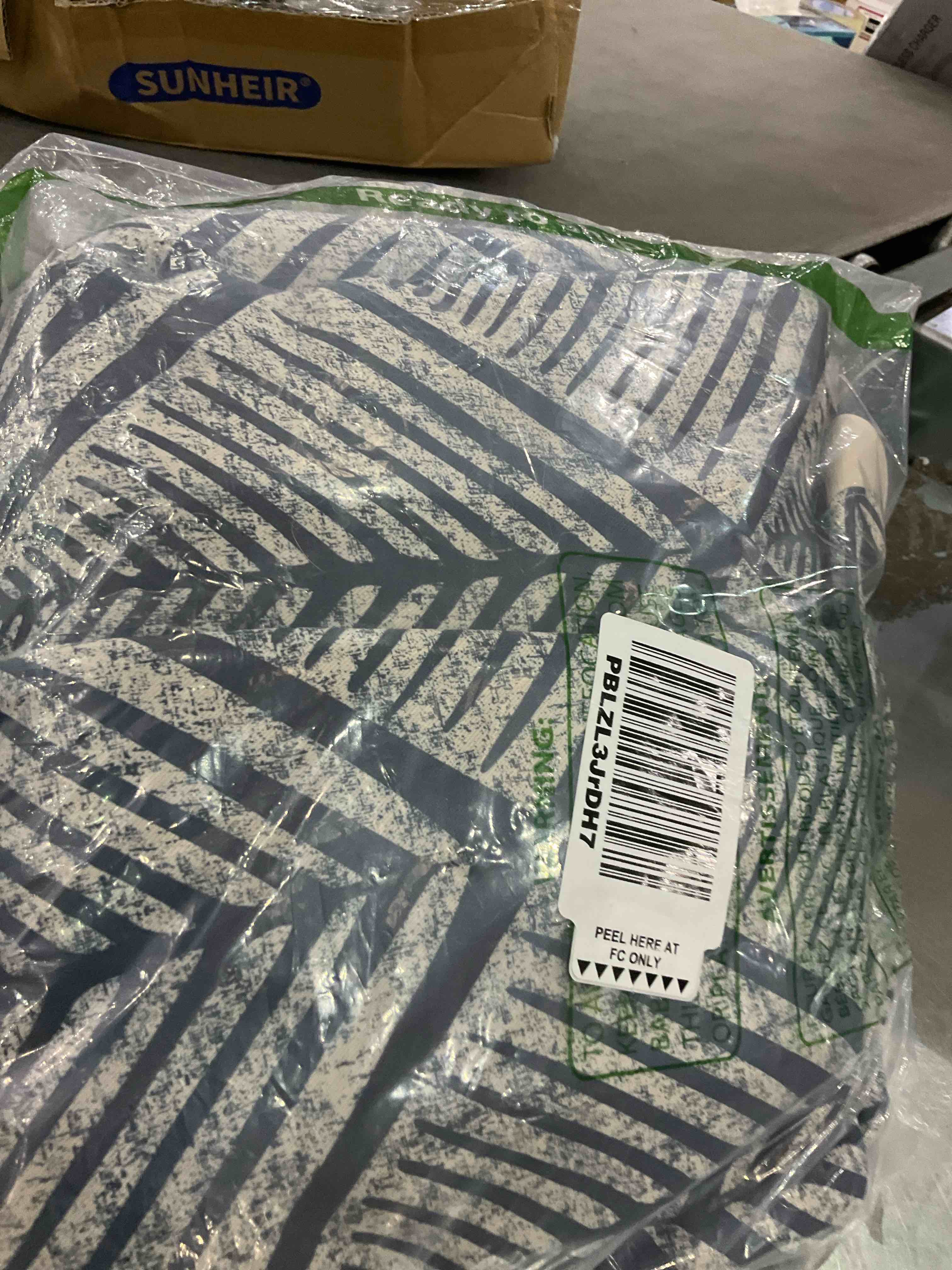 https://s3.amazonaws.com/lotting-images-prod/bidfta/EXS01055031_1705683425892.jpeg