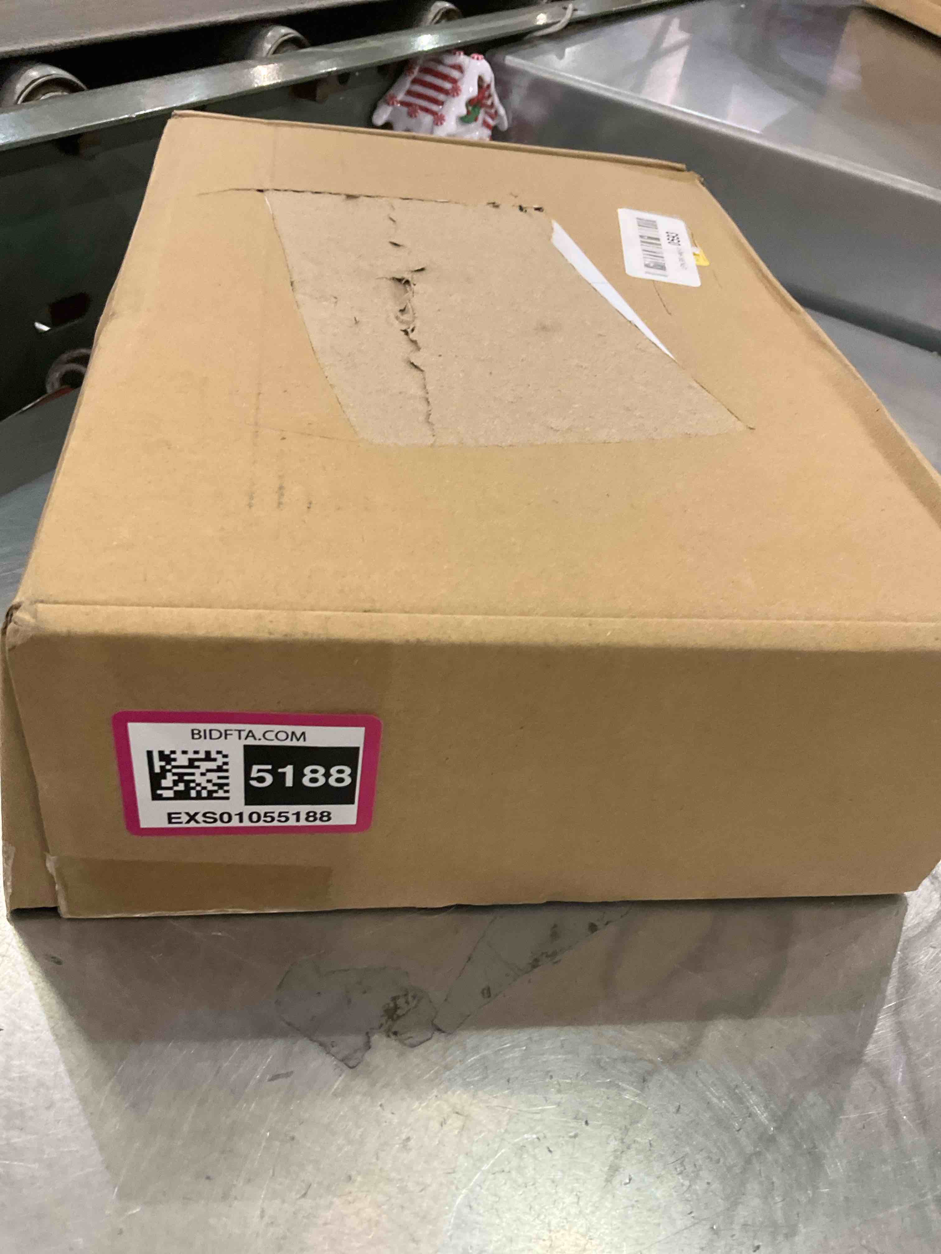 https://s3.amazonaws.com/lotting-images-prod/bidfta/EXS01055188_1705938162591.jpeg