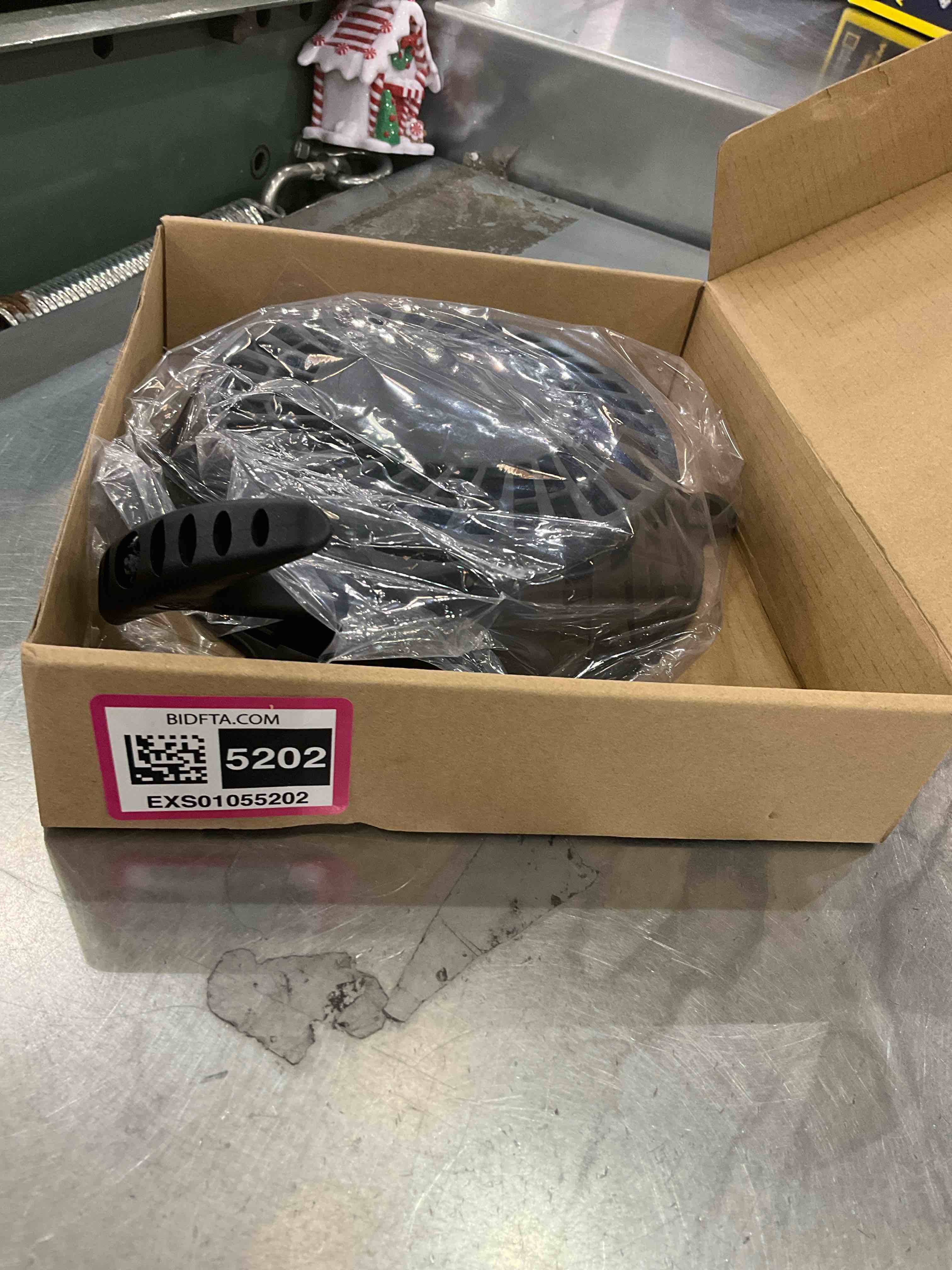 https://s3.amazonaws.com/lotting-images-prod/bidfta/EXS01055202_1705939941765.jpeg