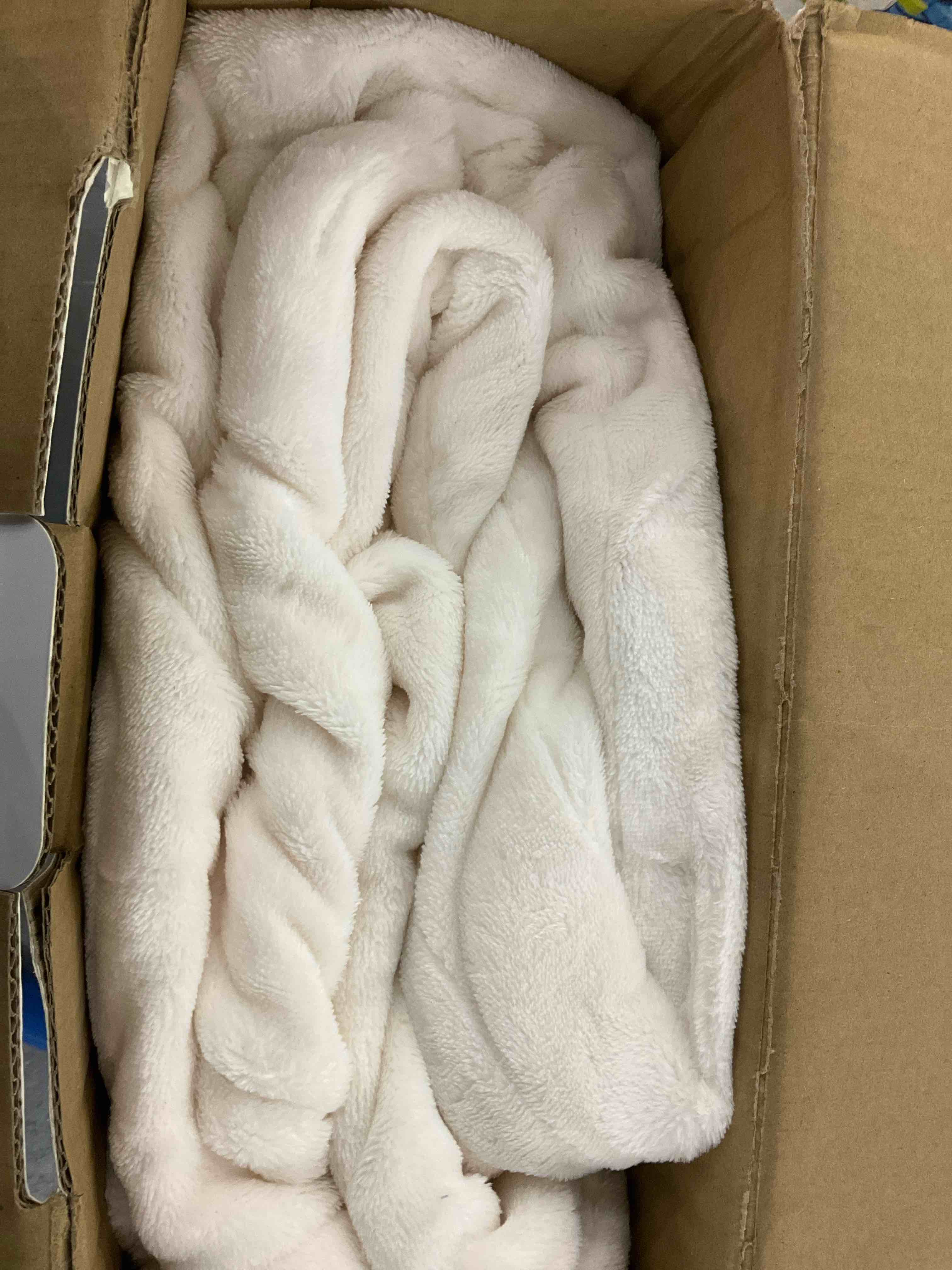 https://s3.amazonaws.com/lotting-images-prod/bidfta/EXS01056364_1705067554902.jpeg