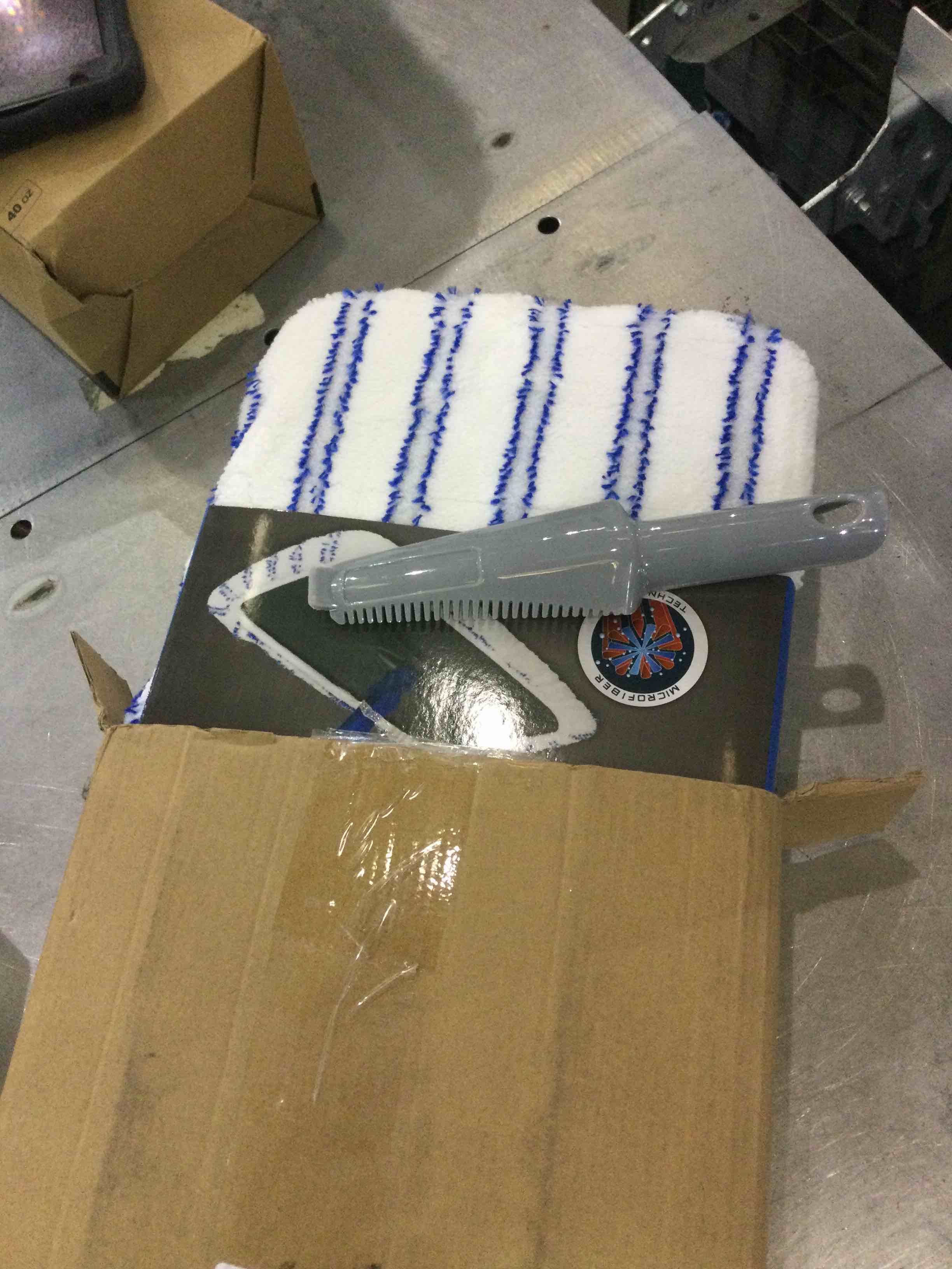 Masthome Extra Large Microfiber Mop for Floor Cleaning, 16?Ç£ Flat Mop with 5 Reusable & Washable Mop Refills for Wet & Dry Use, Dust Mop for Hardwood Laminate Tile Ceramic, 1 Cleaning Scraper Included