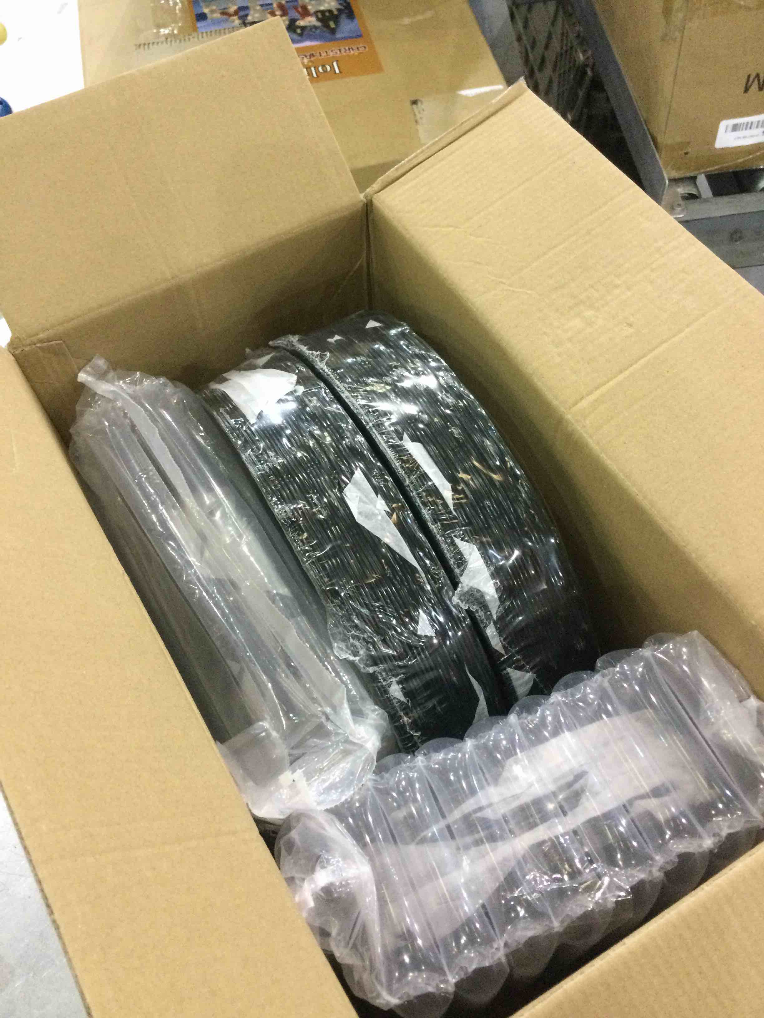 https://s3.amazonaws.com/lotting-images-prod/bidfta/EXS01057440_1706033650802.jpeg