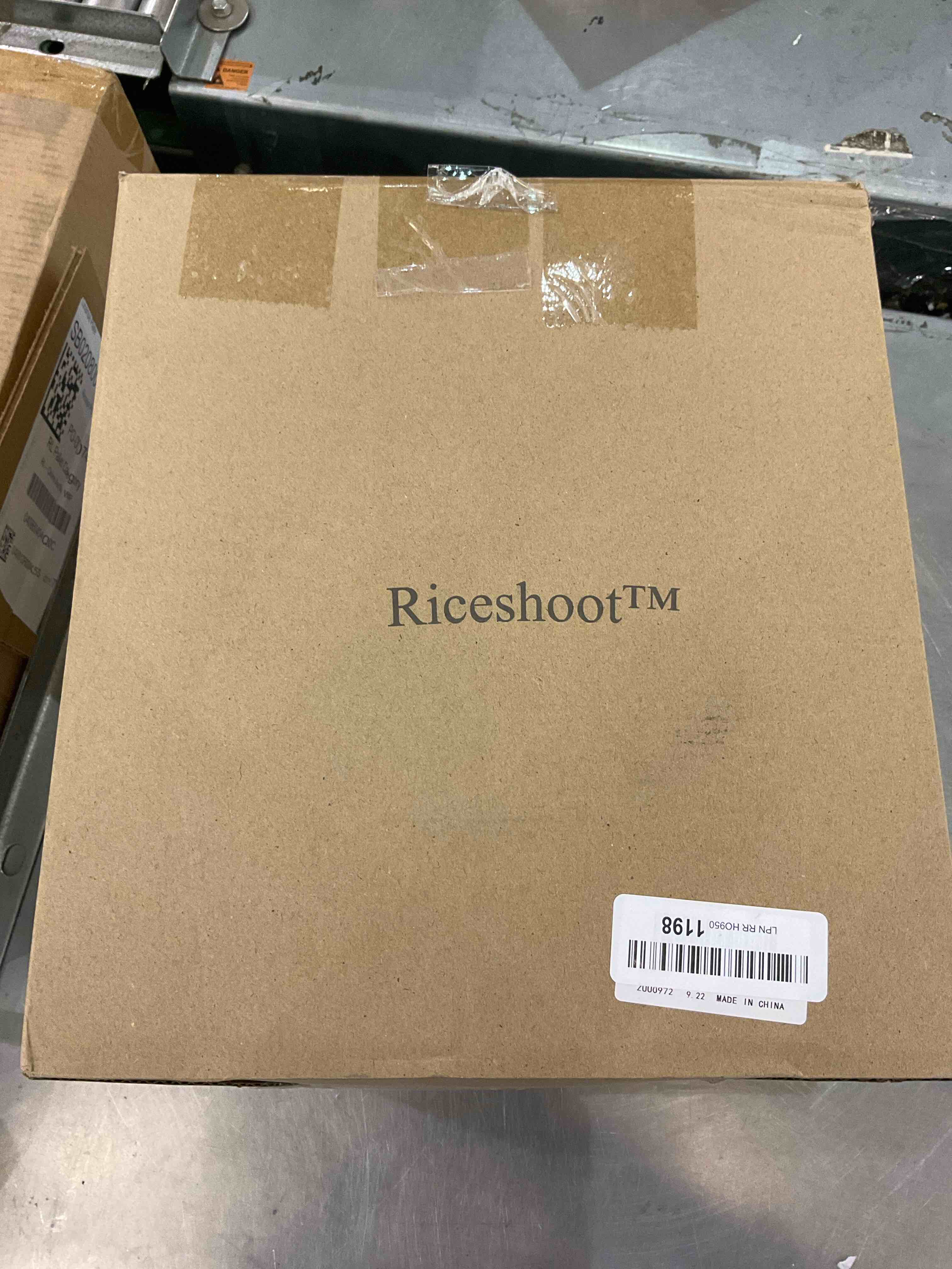 https://s3.amazonaws.com/lotting-images-prod/bidfta/EXS01059340_1704998350942.jpeg
