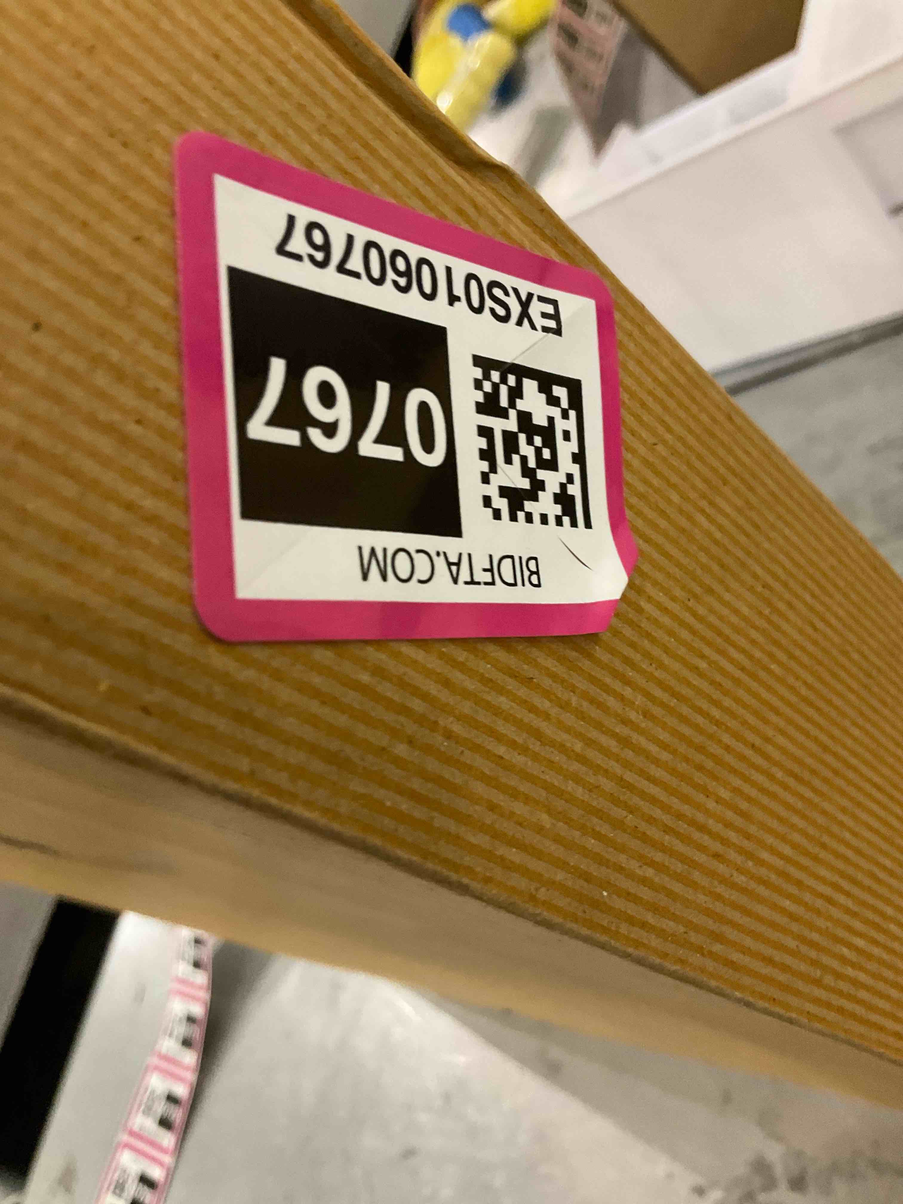 https://s3.amazonaws.com/lotting-images-prod/bidfta/EXS01060767_1706890369085.jpeg