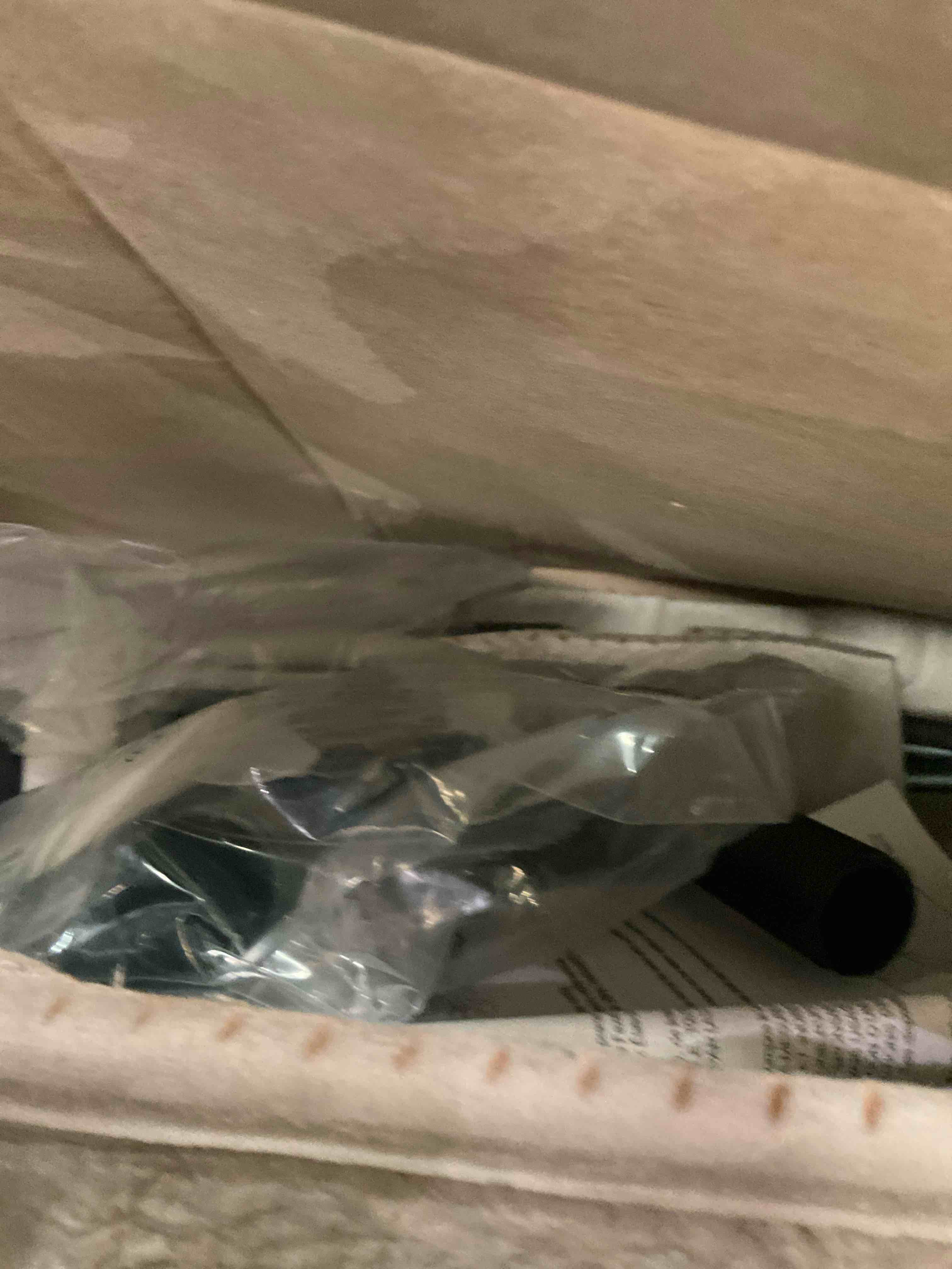 https://s3.amazonaws.com/lotting-images-prod/bidfta/EXS01071005_1726068198047.jpeg