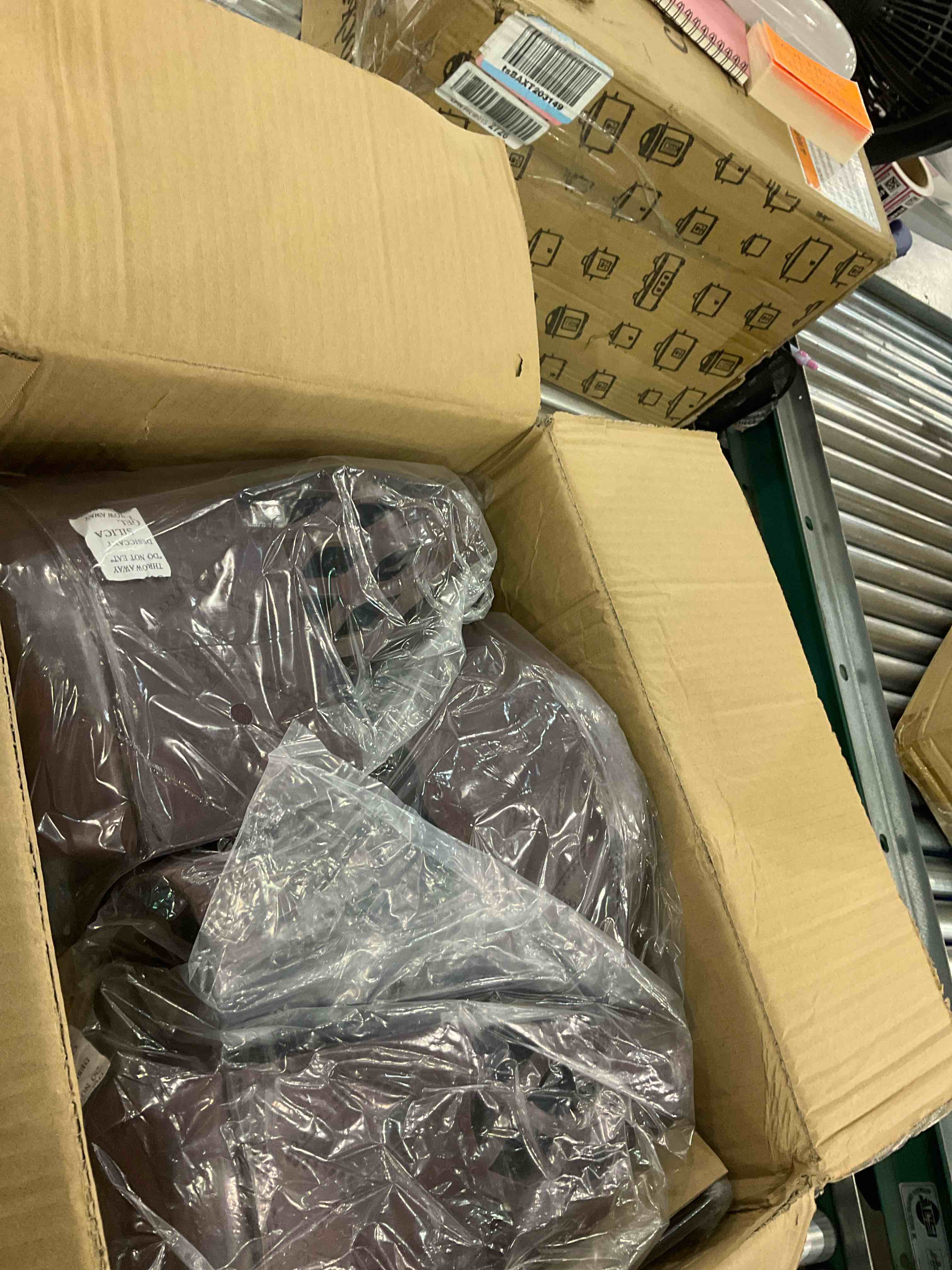 https://s3.amazonaws.com/lotting-images-prod/bidfta/EXS01071573_1726057421628.jpeg
