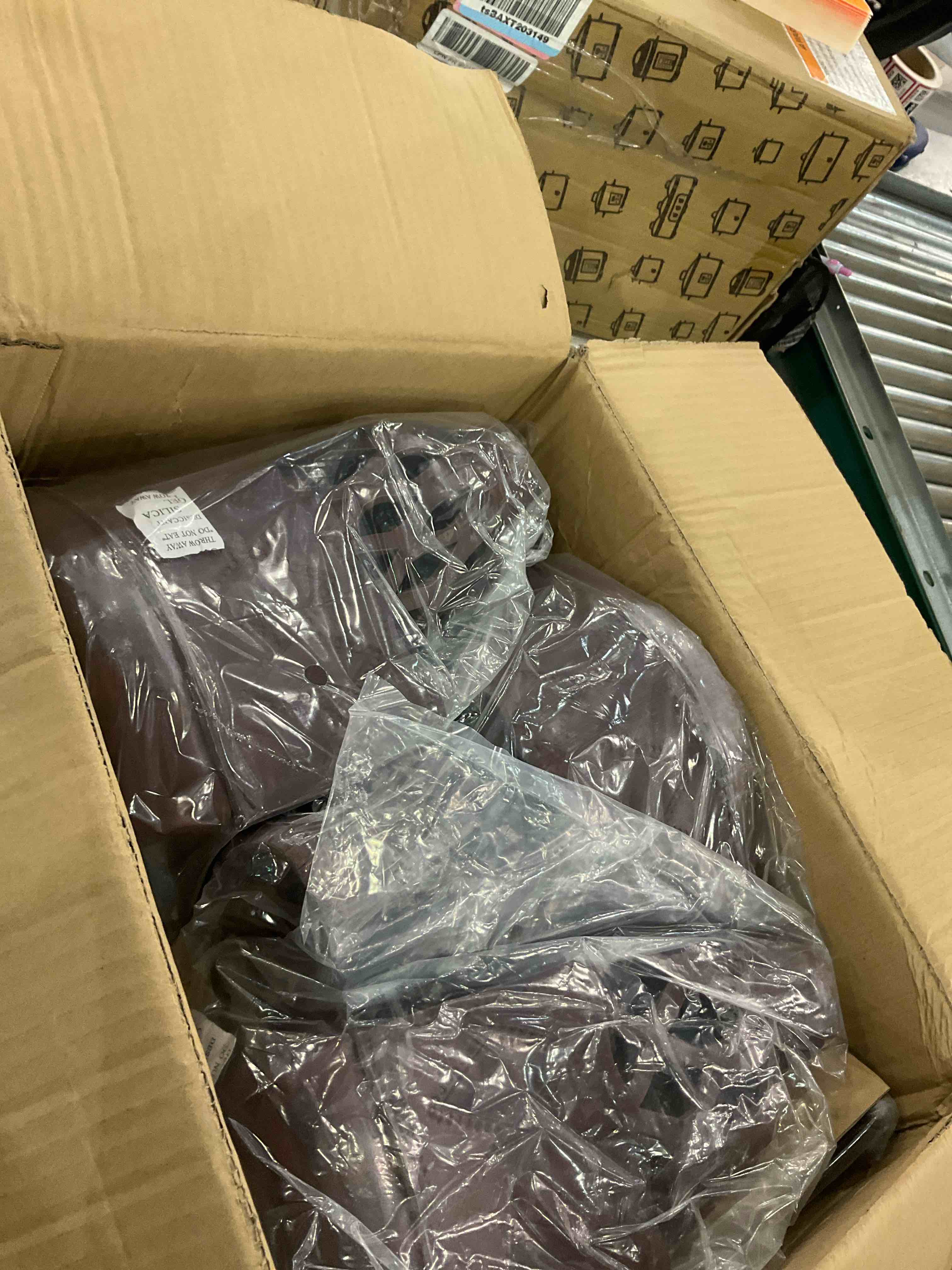 https://s3.amazonaws.com/lotting-images-prod/bidfta/EXS01071573_1726057422996.jpeg