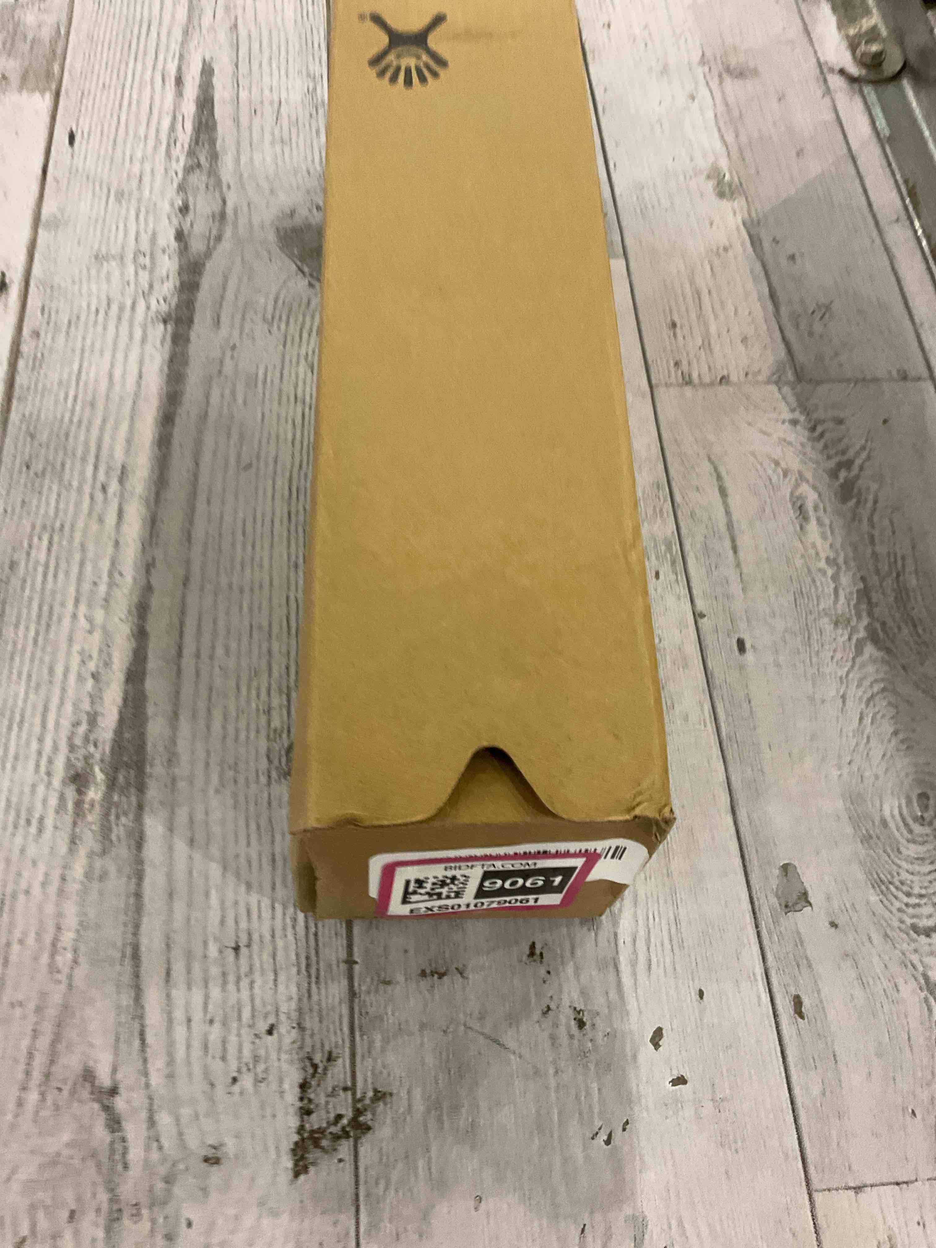 https://s3.amazonaws.com/lotting-images-prod/bidfta/EXS01079061_1706100199012.jpeg