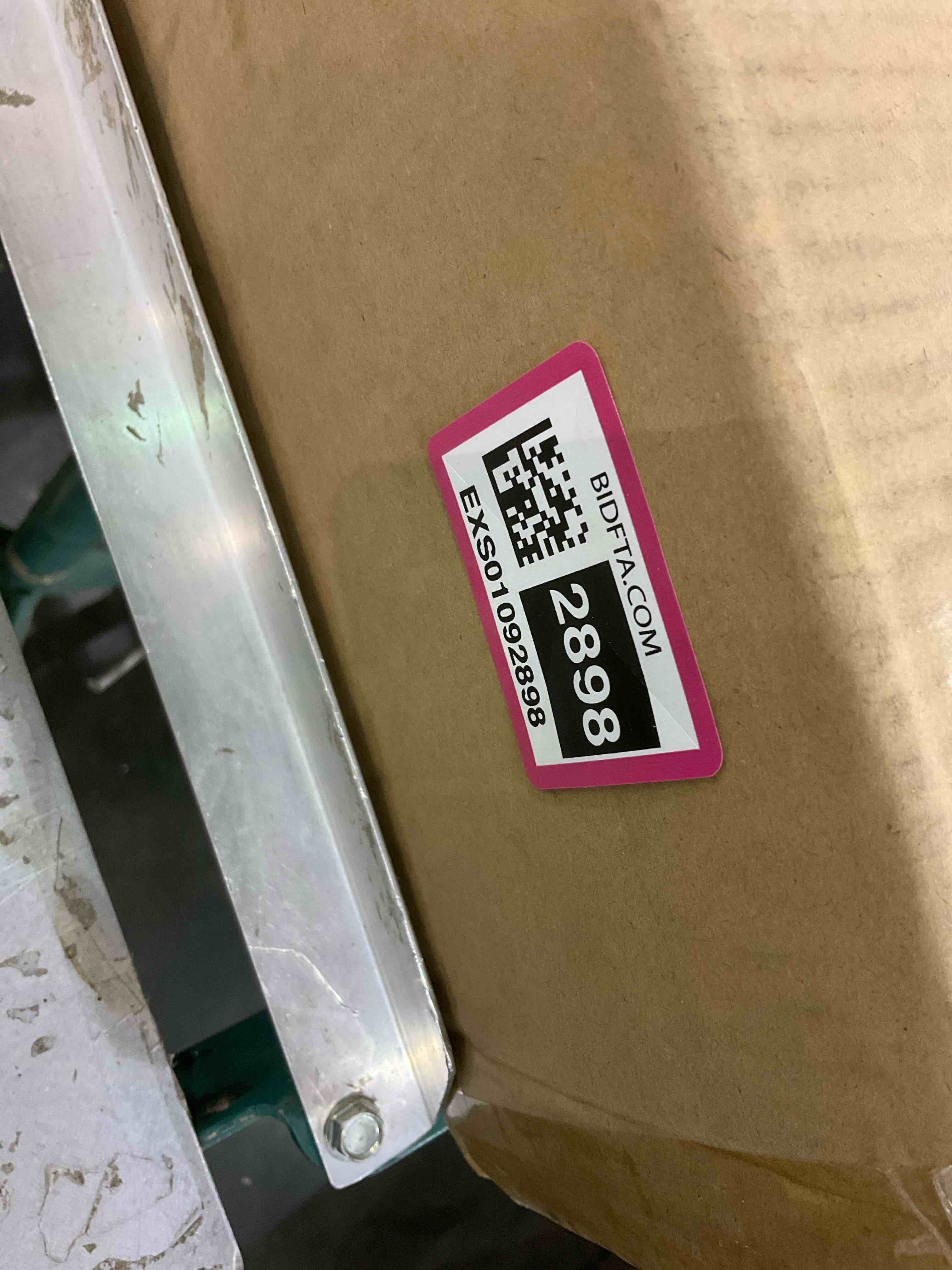 https://s3.amazonaws.com/lotting-images-prod/bidfta/EXS01092898_1708632035823.jpeg