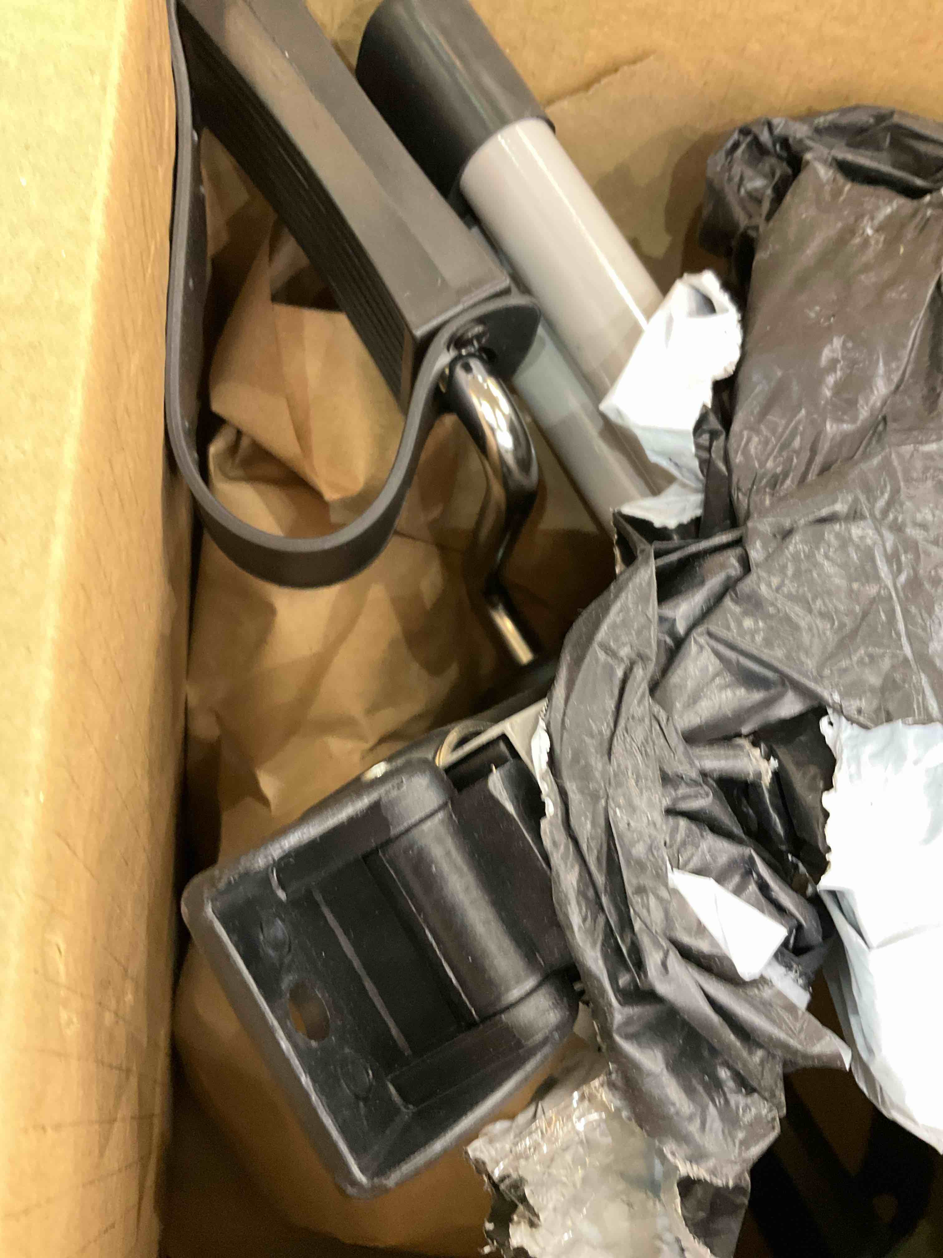 https://s3.amazonaws.com/lotting-images-prod/bidfta/EXS01092978_1708704343477.jpeg