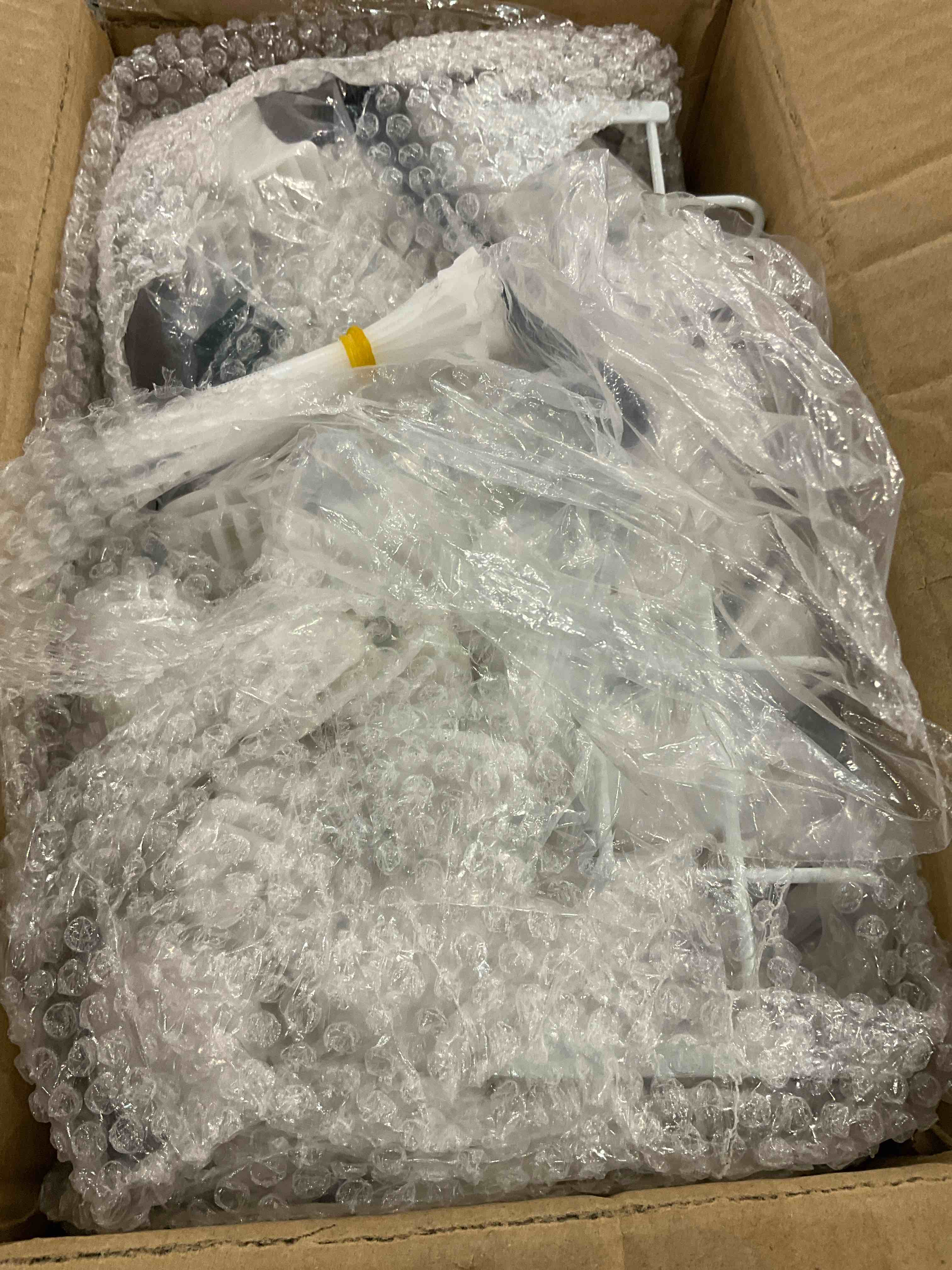 https://s3.amazonaws.com/lotting-images-prod/bidfta/EXS01107094_1707224261501.jpeg