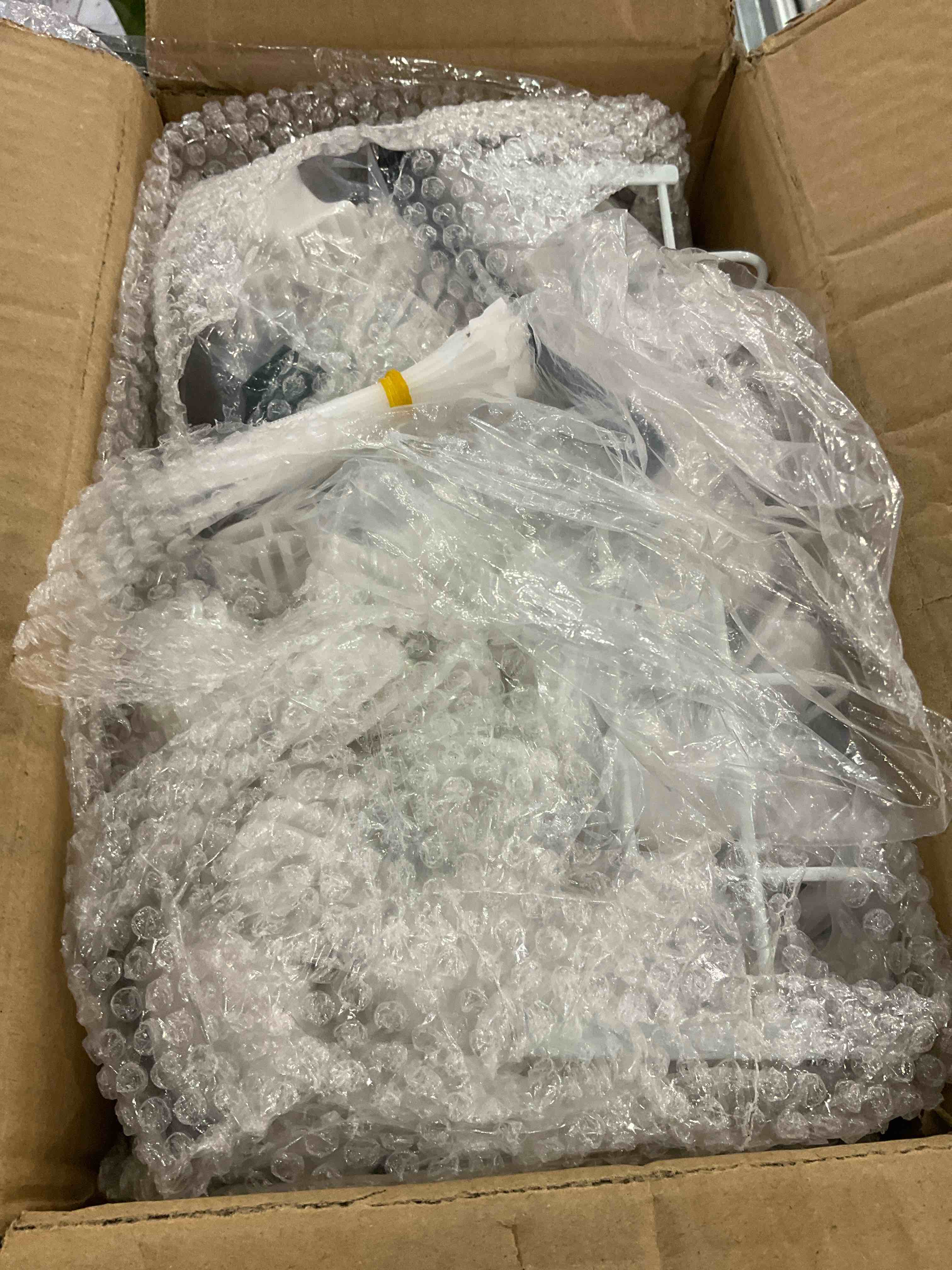 https://s3.amazonaws.com/lotting-images-prod/bidfta/EXS01107094_1707224263311.jpeg