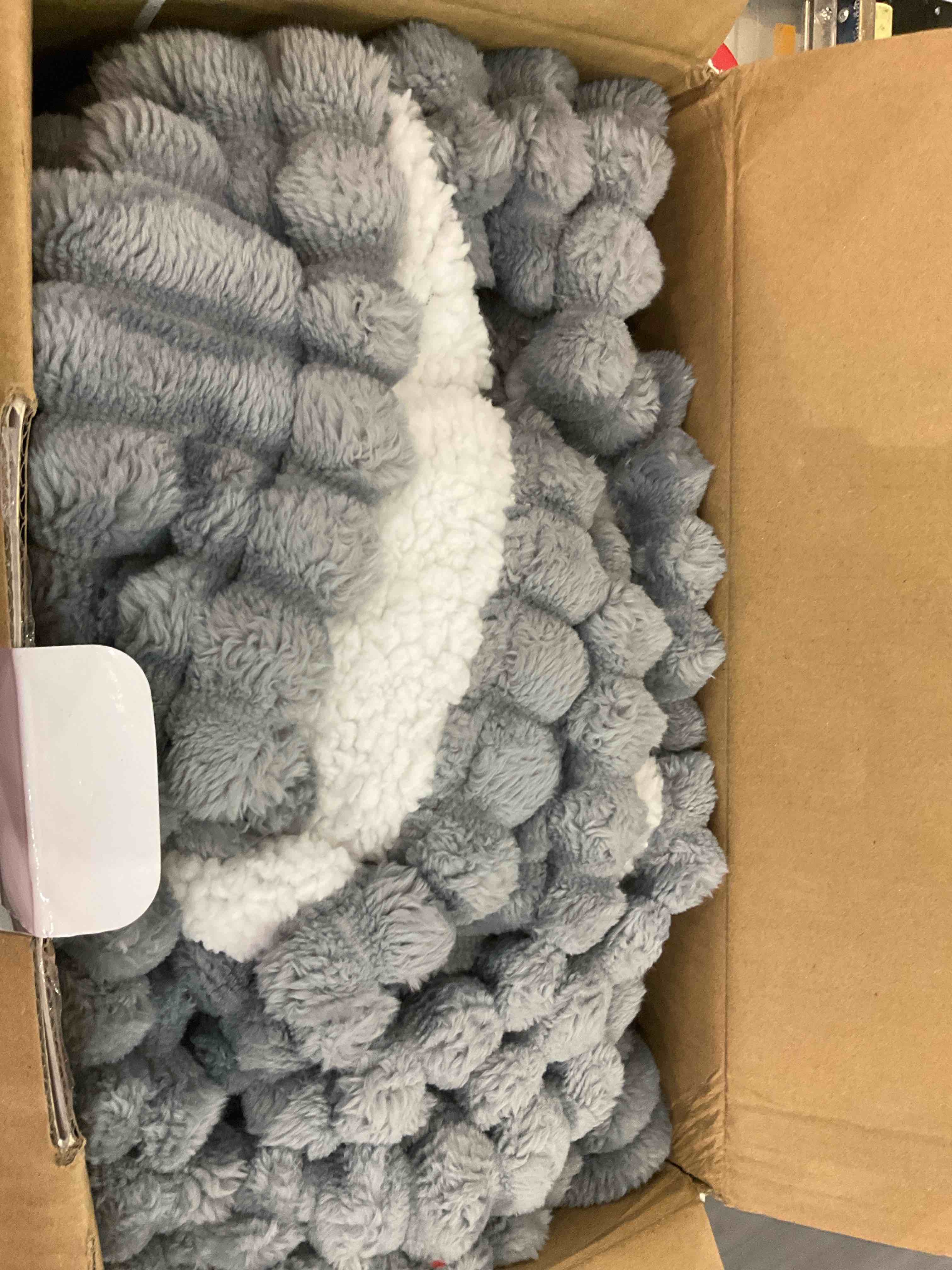 https://s3.amazonaws.com/lotting-images-prod/bidfta/EXS01107604_1708441715580.jpeg