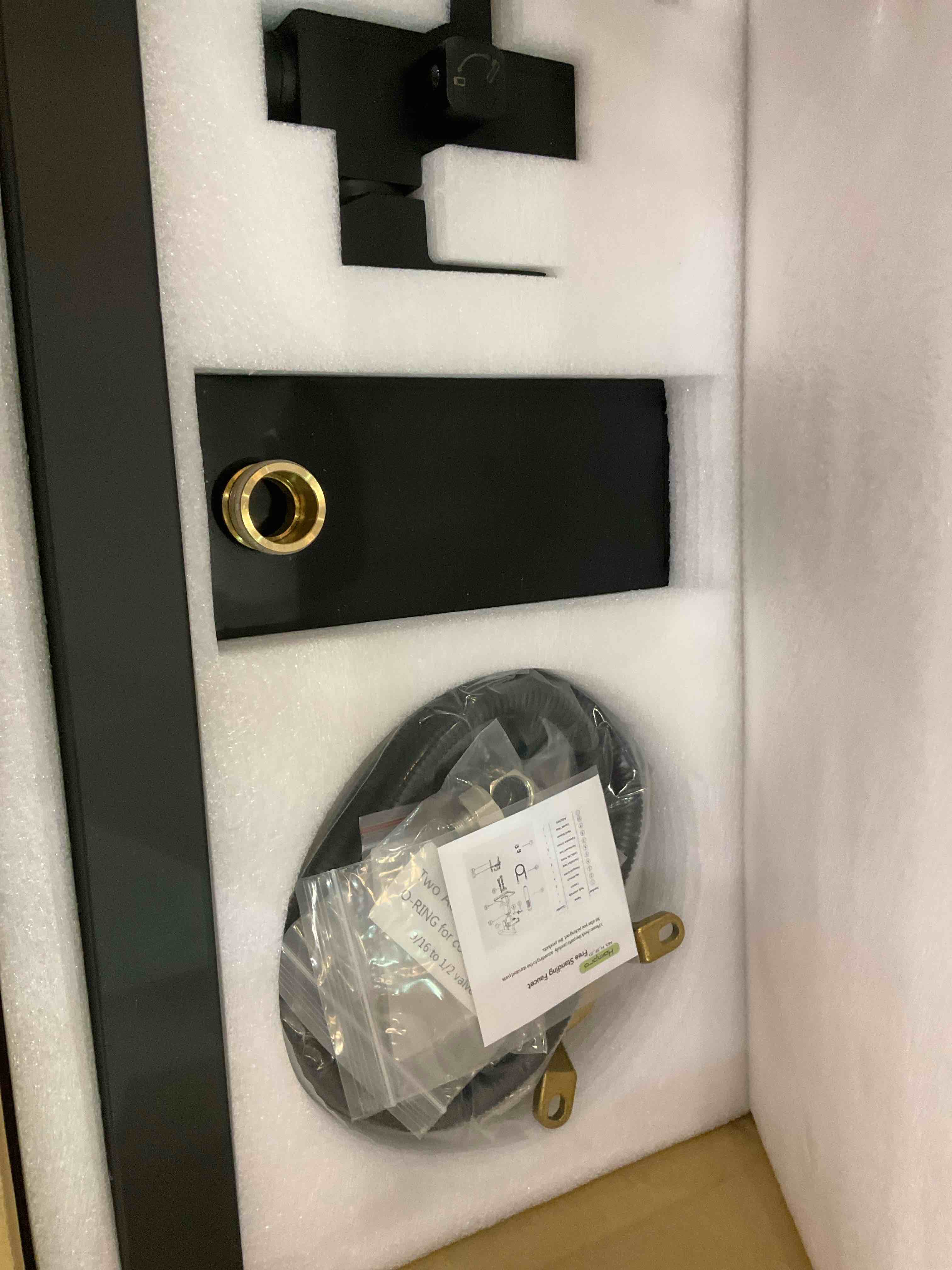 https://s3.amazonaws.com/lotting-images-prod/bidfta/EXS01107728_1708530606383.jpeg
